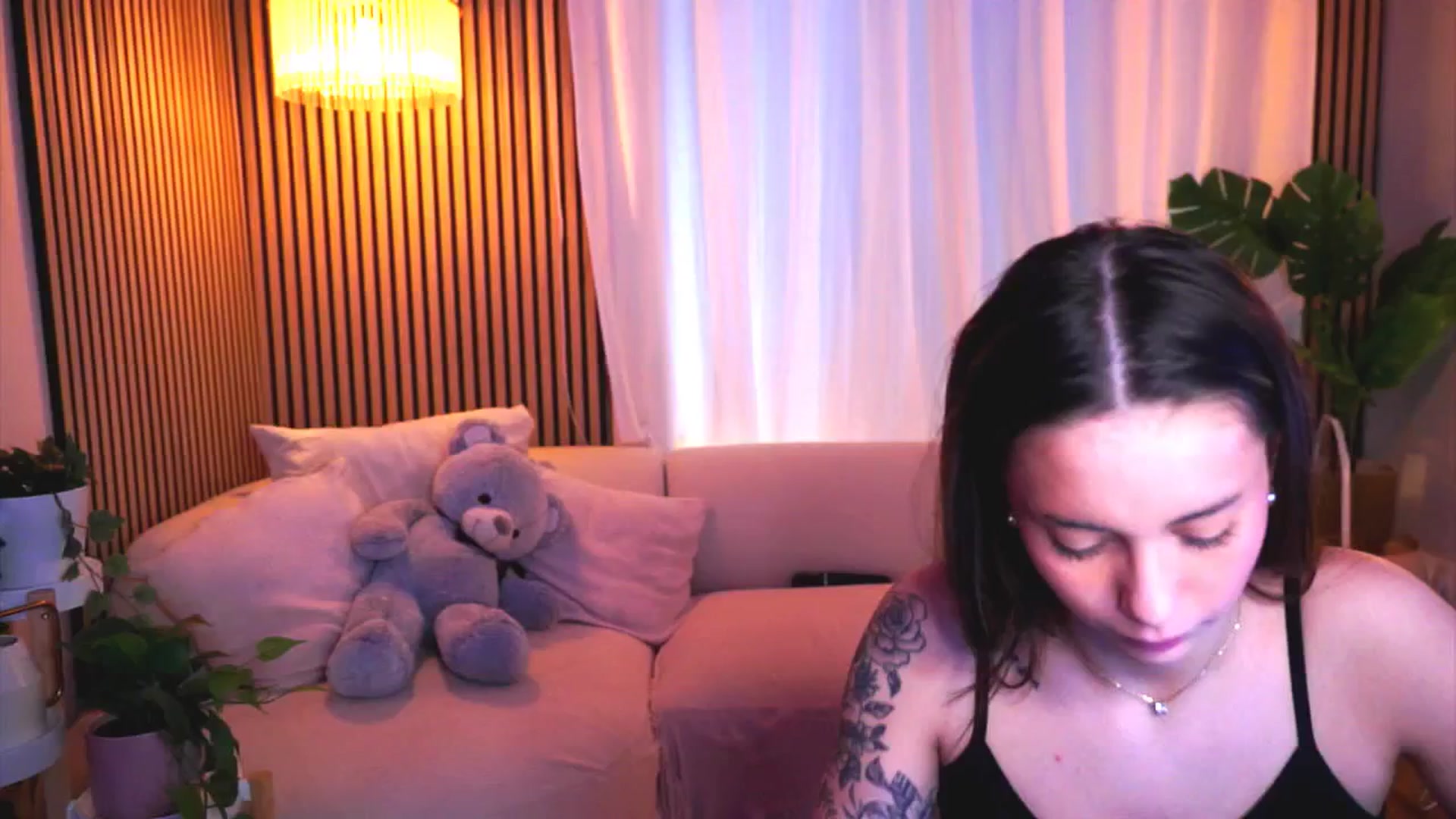 Gallery image thumbnail from Naomii18's myfreecams stream on, 03/20/2025, 12:35 image 12 of 20