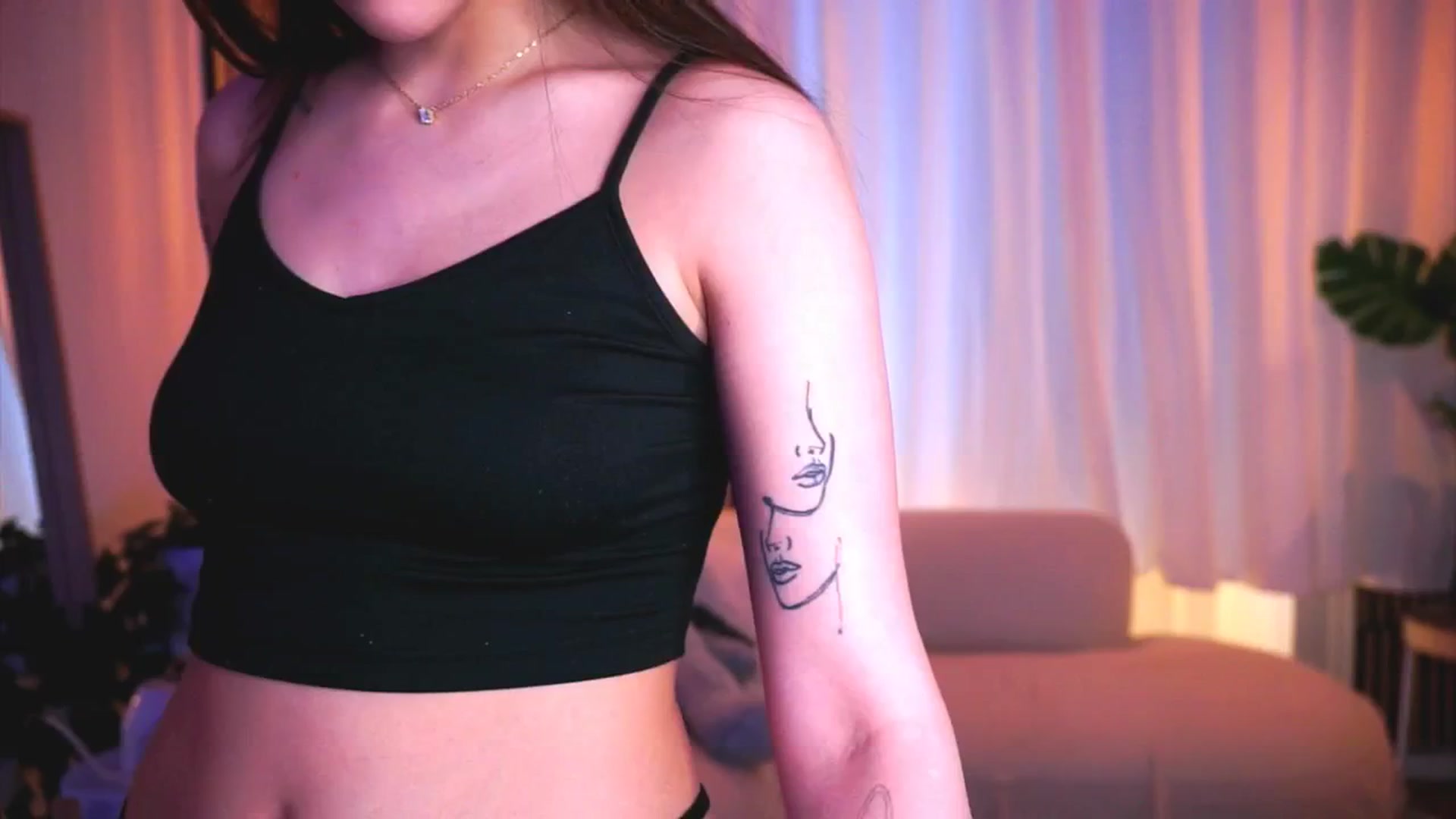 Gallery image thumbnail from Naomii18's myfreecams stream on, 03/20/2025, 12:35 image 19 of 20
