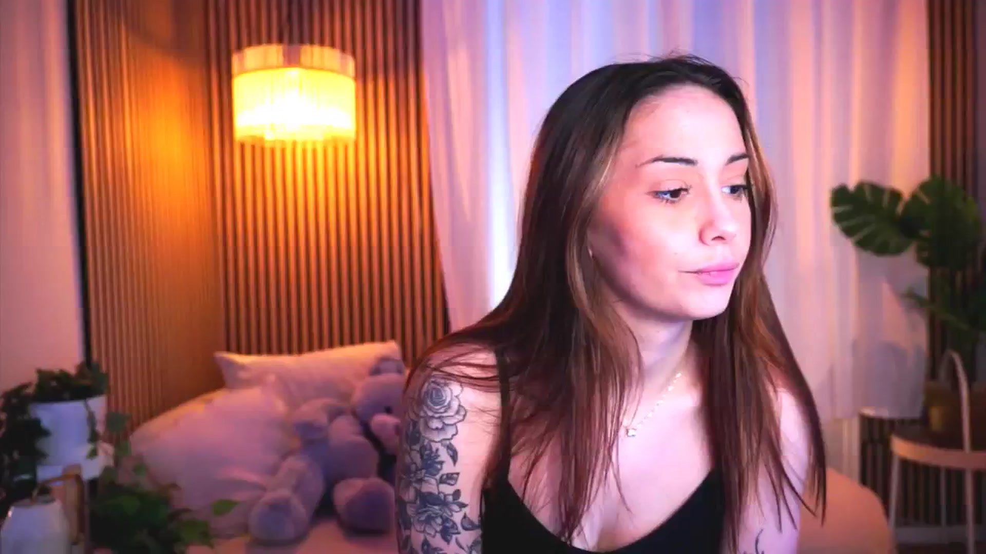 Gallery image thumbnail from Naomii18's myfreecams stream on, 03/20/2025, 12:35 image 13 of 20