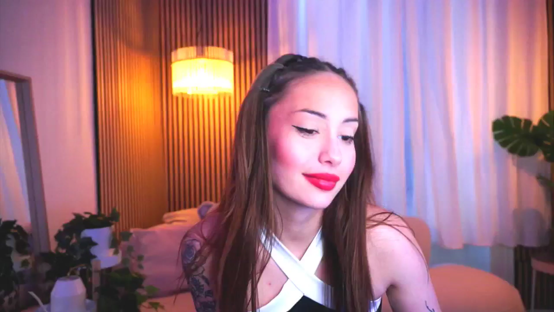 Gallery image thumbnail from Naomii18's myfreecams stream on, 03/21/2025, 15:24 image 2 of 20