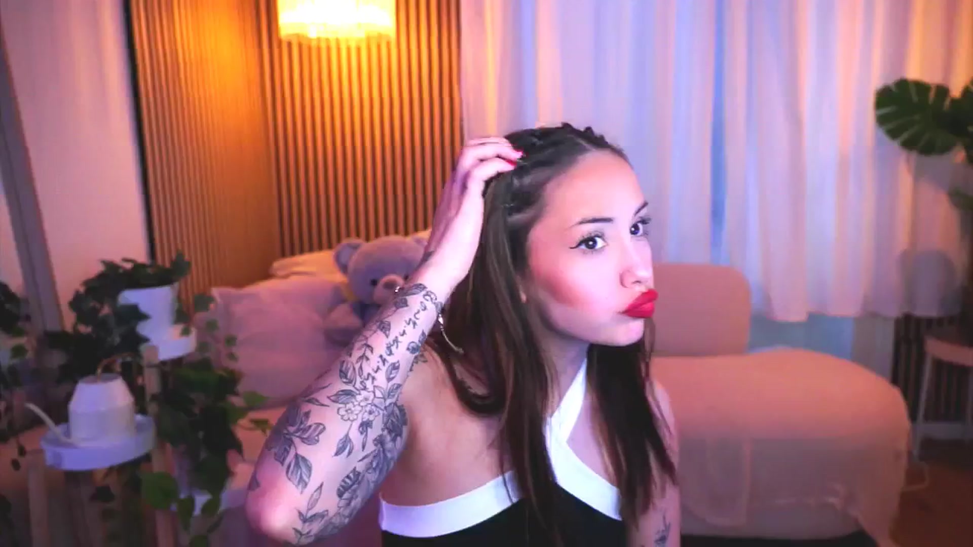 Gallery image thumbnail from Naomii18's myfreecams stream on, 03/21/2025, 15:24 image 9 of 20