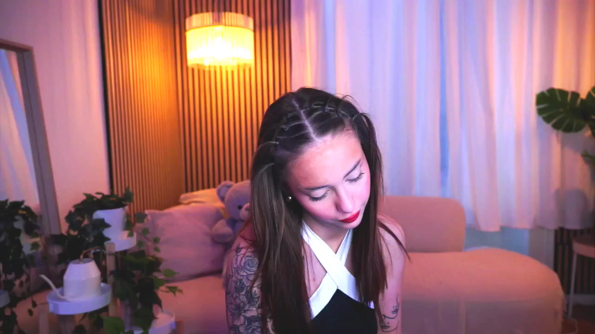 Gallery image thumbnail from Naomii18's myfreecams stream on, 03/21/2025, 15:24 image 5 of 20