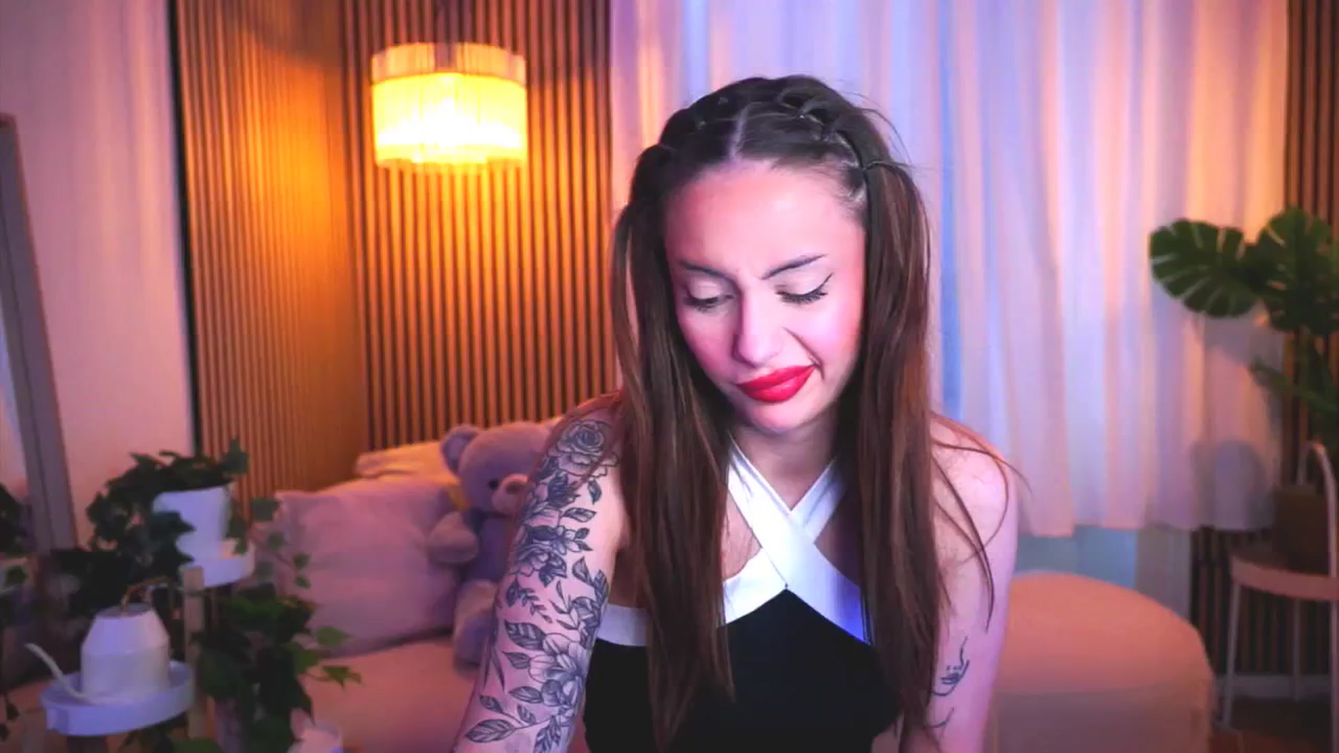 Gallery image thumbnail from Naomii18's myfreecams stream on, 03/21/2025, 15:24 image 3 of 20