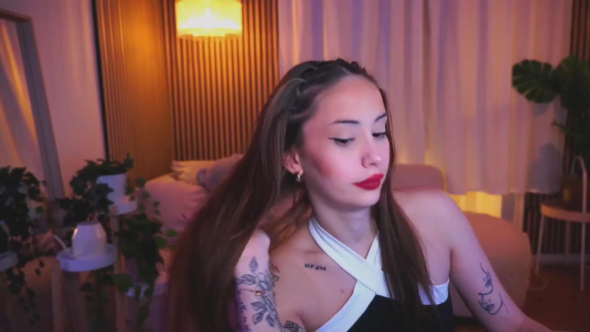 Gallery image thumbnail from Naomii18's myfreecams stream on, 03/21/2025, 19:00 image 20 of 20
