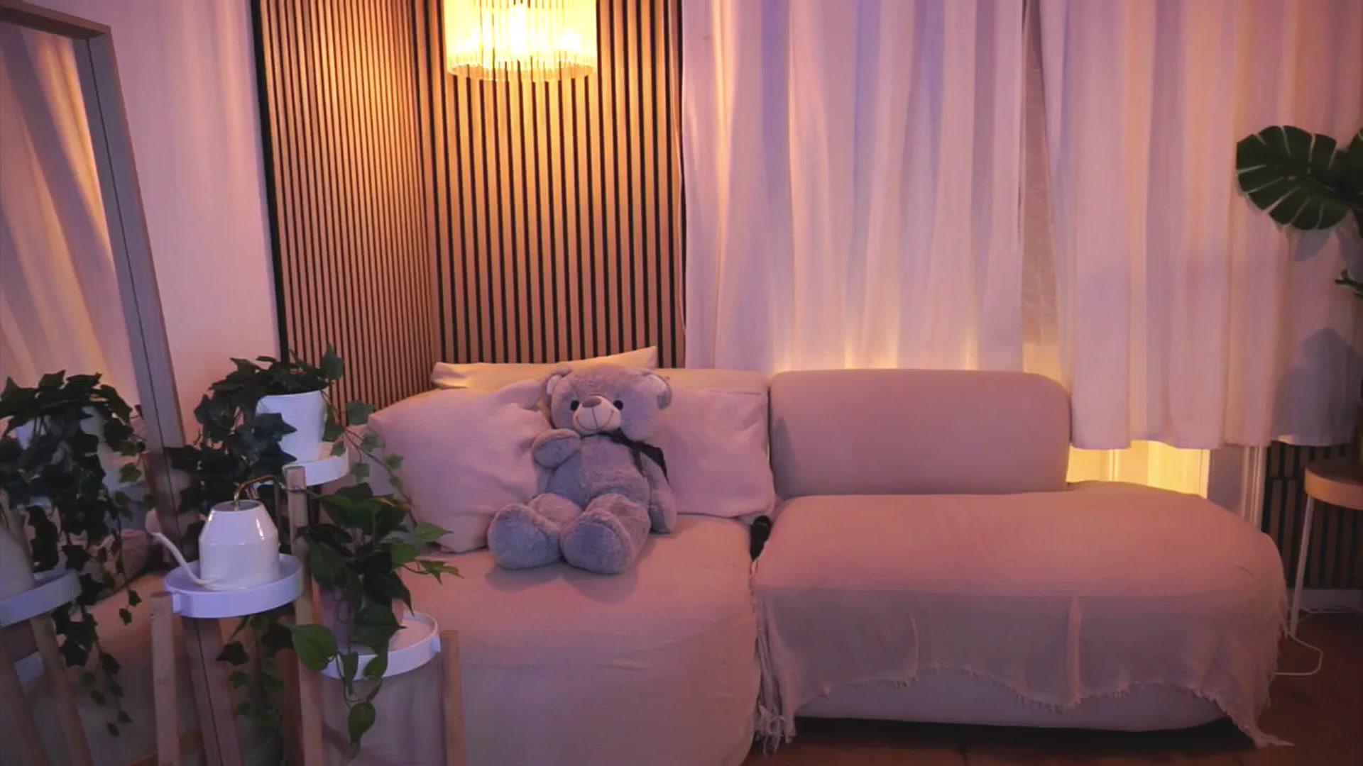 Gallery image thumbnail from Naomii18's myfreecams stream on, 03/22/2025, 17:35 image 9 of 20
