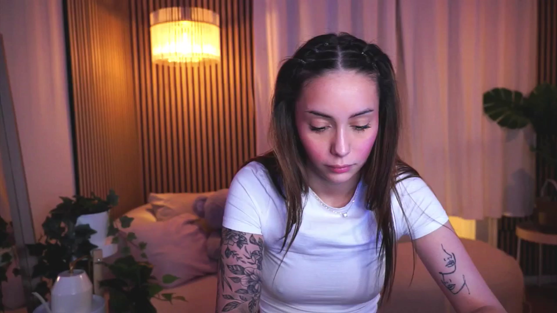 Gallery image thumbnail from Naomii18's myfreecams stream on, 03/22/2025, 18:43 image 12 of 20