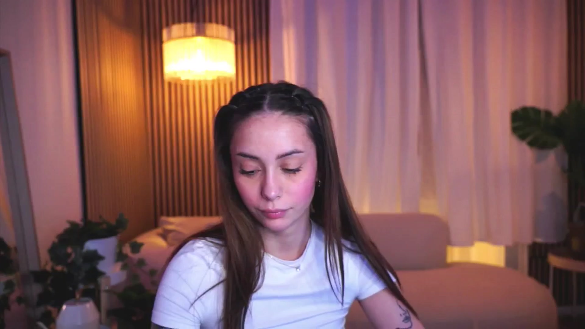 Gallery image thumbnail from Naomii18's myfreecams stream on, 03/22/2025, 18:43 image 20 of 20