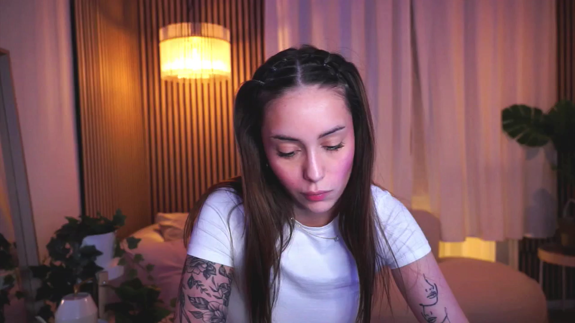 Gallery image thumbnail from Naomii18's myfreecams stream on, 03/22/2025, 18:43 image 19 of 20
