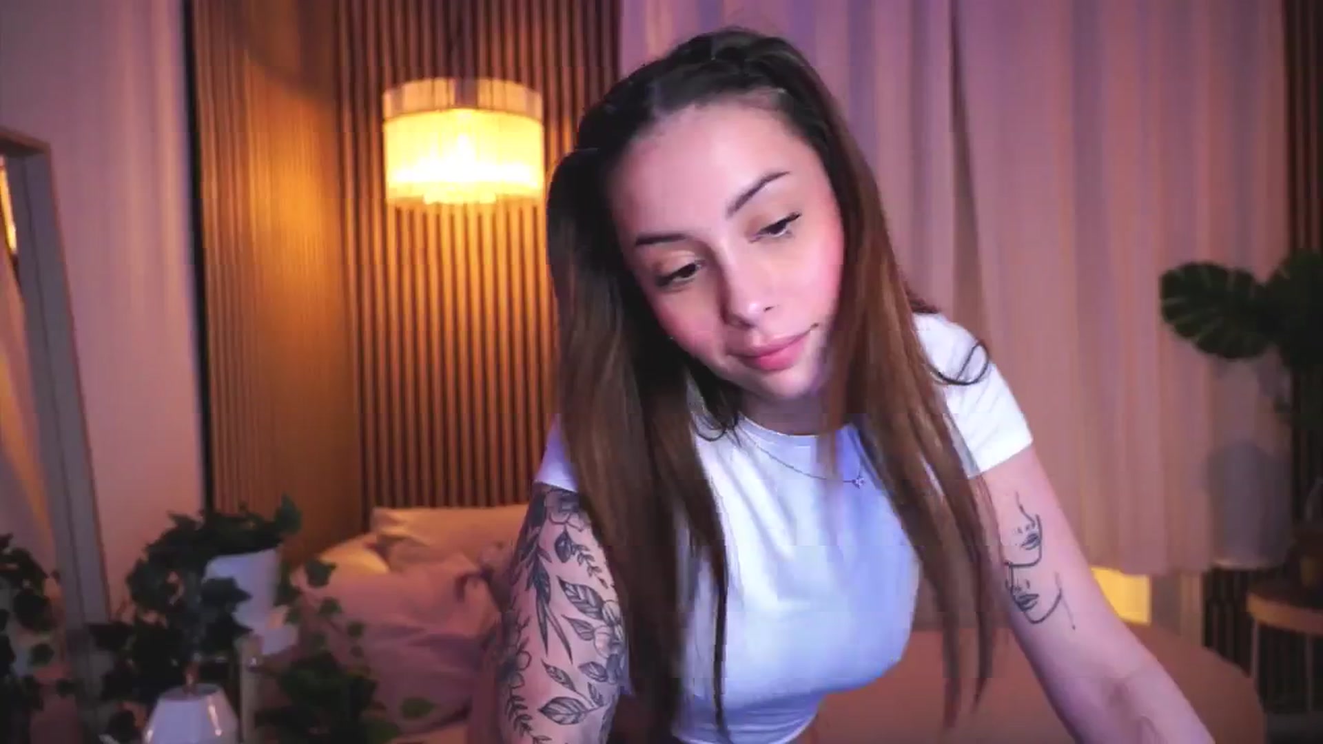 Gallery image thumbnail from Naomii18's myfreecams stream on, 03/22/2025, 19:36 image 18 of 20