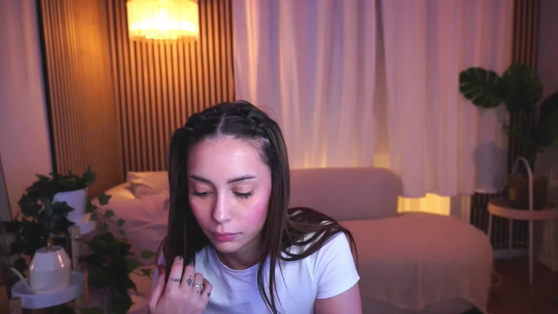 Gallery image thumbnail from Naomii18's myfreecams stream on, 03/22/2025, 19:36 image 13 of 20