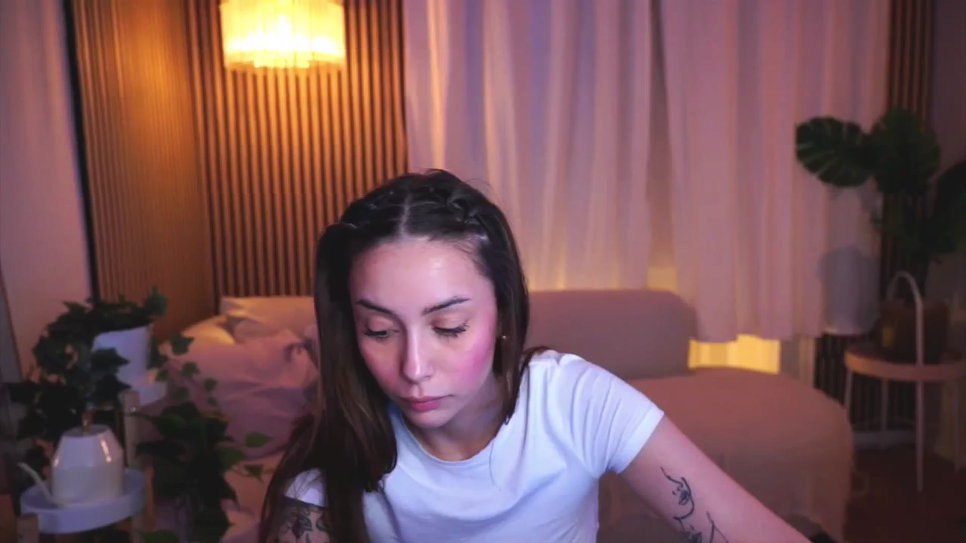 Gallery image thumbnail from Naomii18's myfreecams stream on, 03/22/2025, 19:36 image 11 of 20