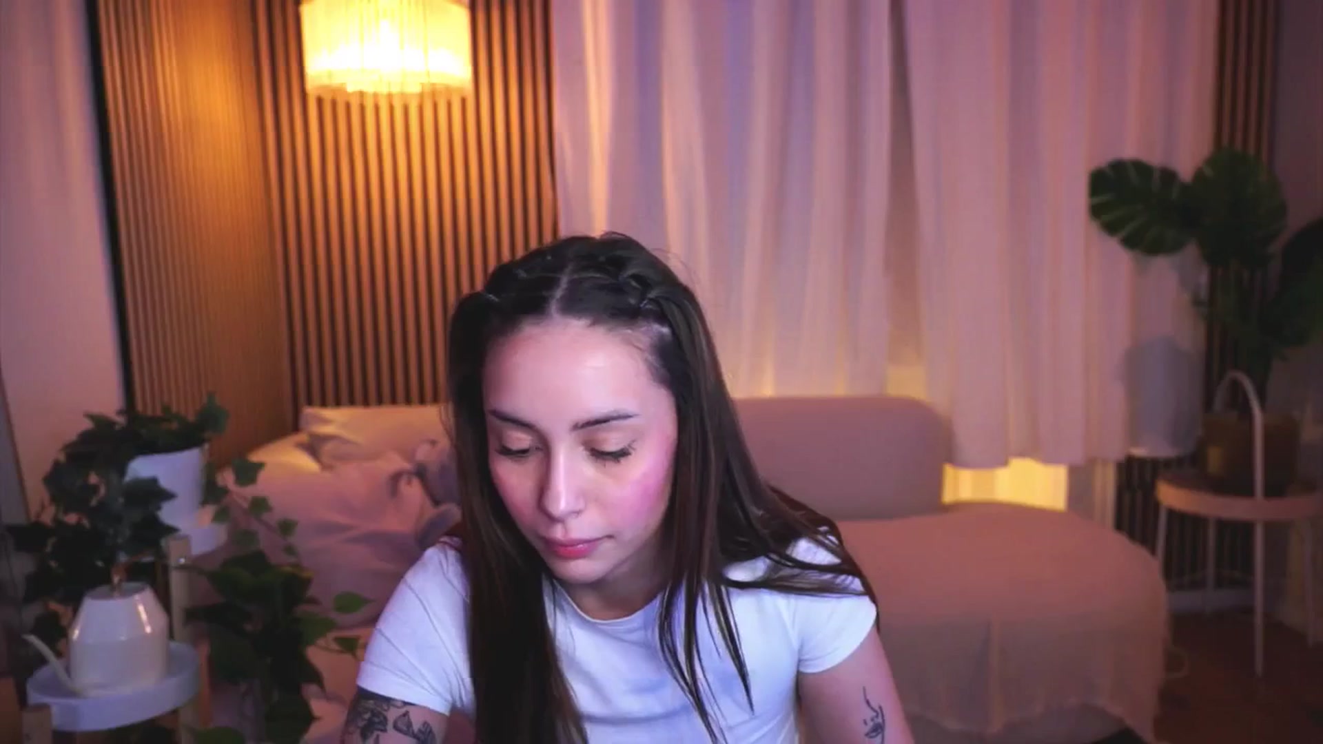 Gallery image thumbnail from Naomii18's myfreecams stream on, 03/22/2025, 19:36 image 14 of 20