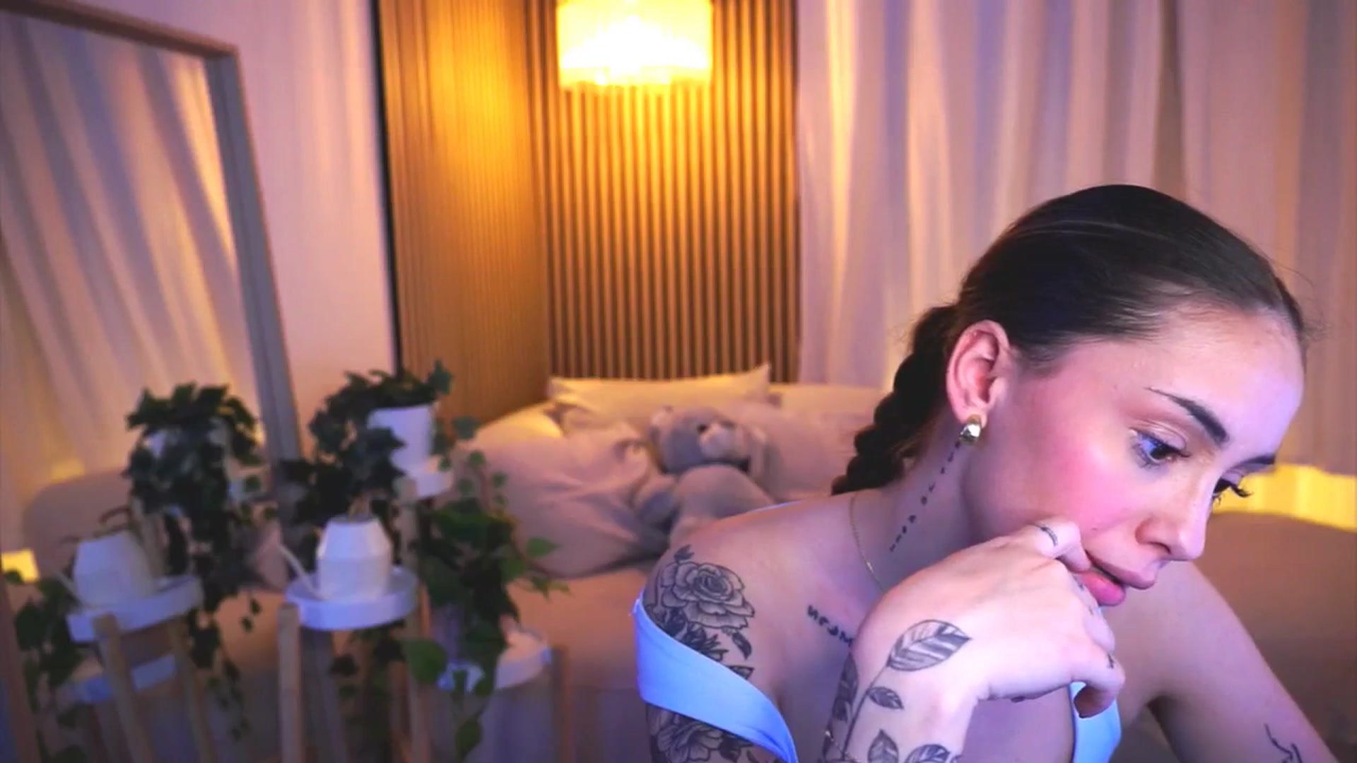 Gallery image thumbnail from Naomii18's myfreecams stream on, 03/23/2025, 19:12 image 12 of 20