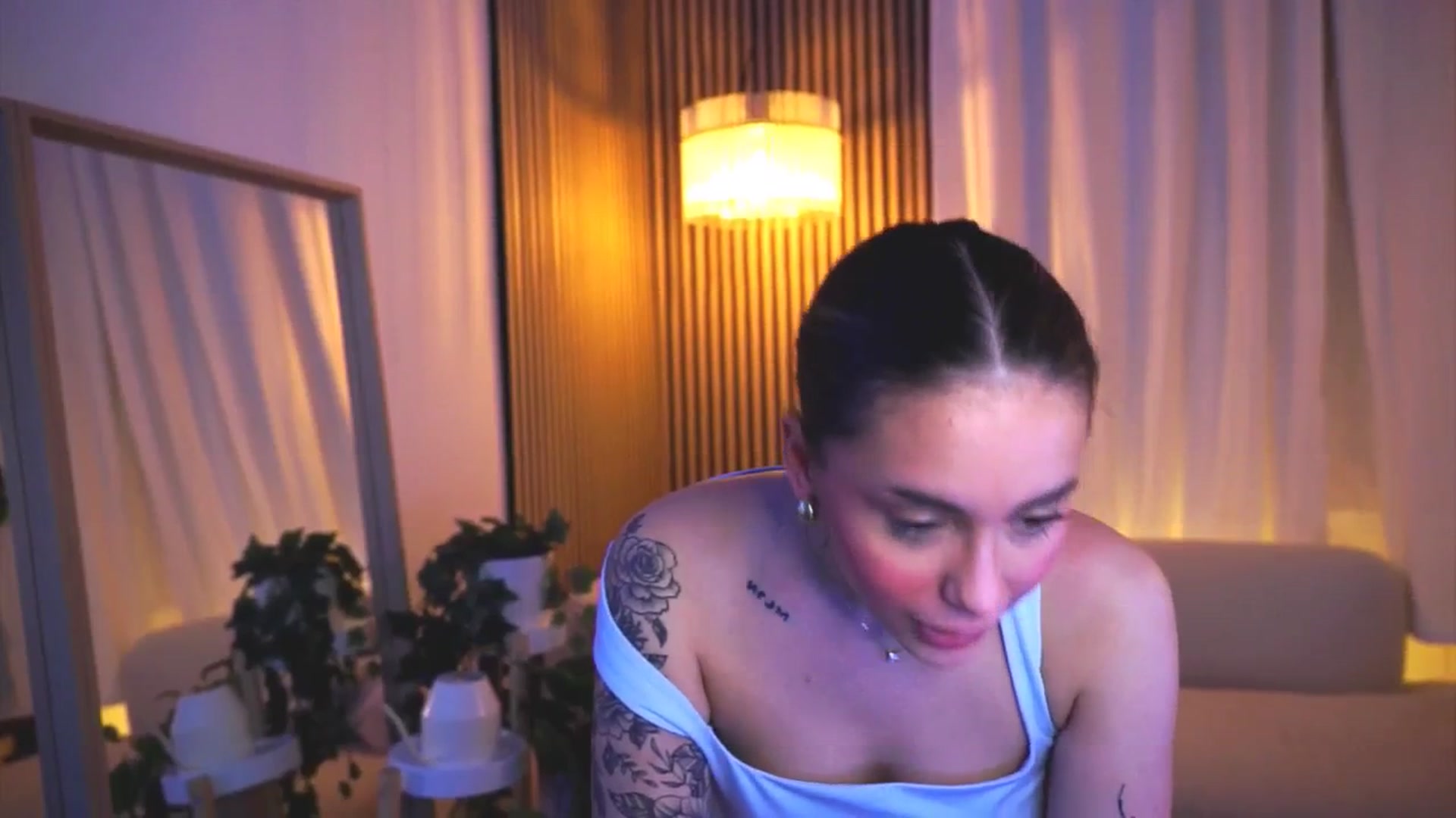 Gallery image thumbnail from Naomii18's myfreecams stream on, 03/23/2025, 19:12 image 10 of 20