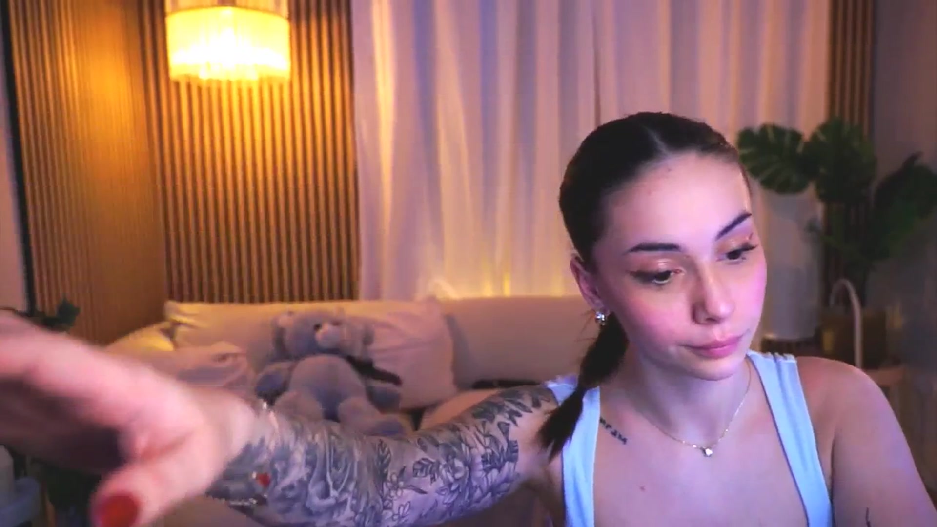 Gallery image thumbnail from Naomii18's myfreecams stream on, 03/23/2025, 22:25 image 16 of 20