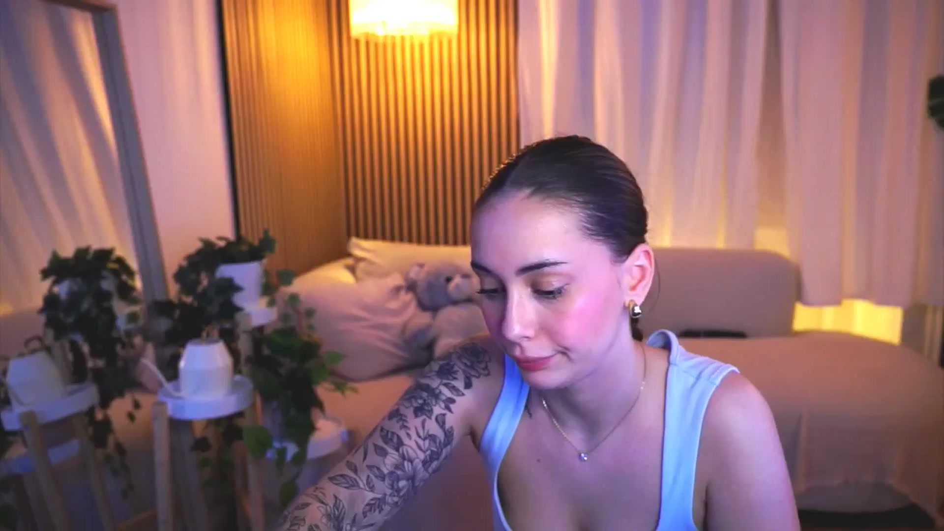 Gallery image thumbnail from Naomii18's myfreecams stream on, 03/23/2025, 22:25 image 1 of 20