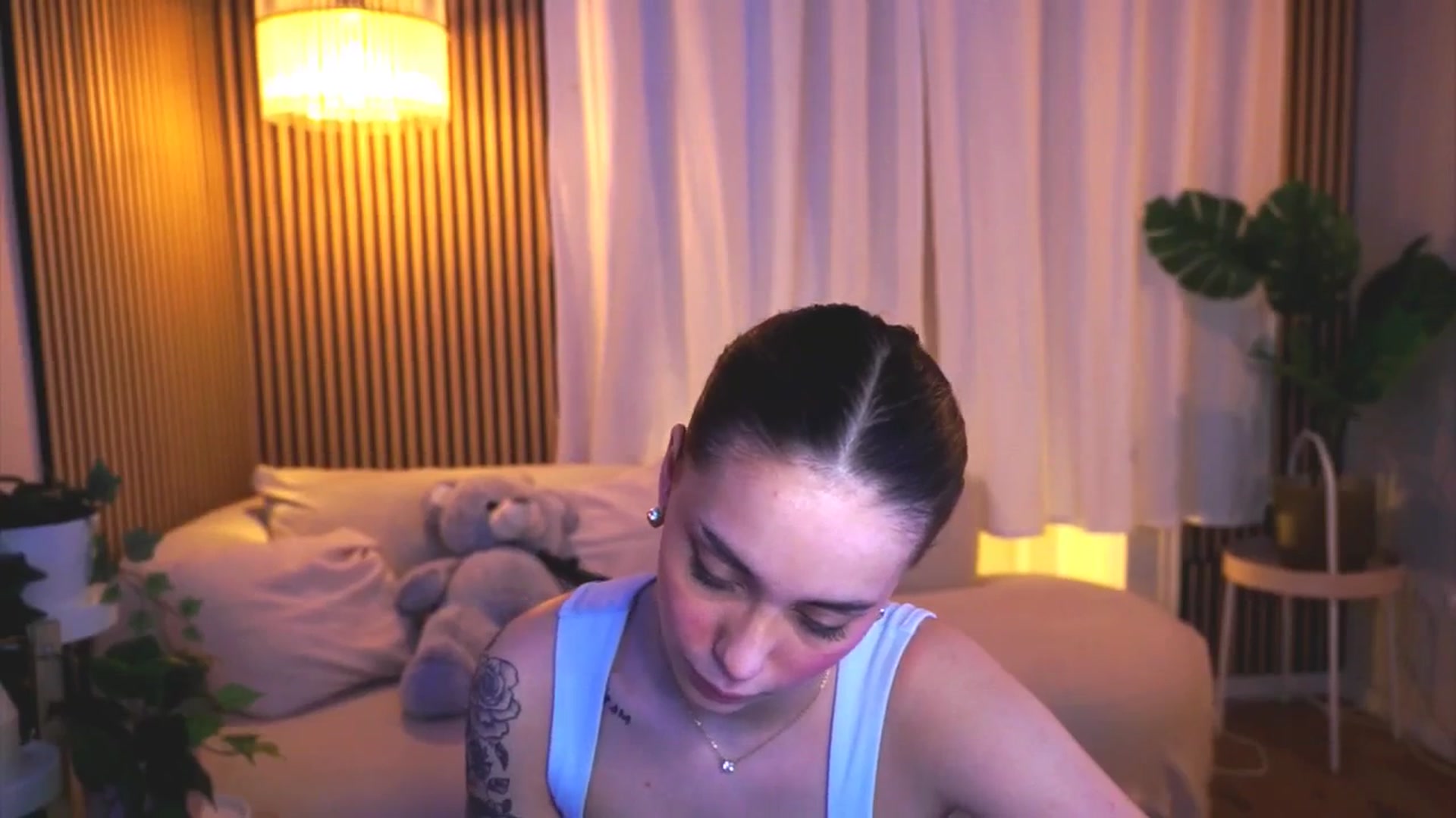 Gallery image thumbnail from Naomii18's myfreecams stream on, 03/23/2025, 22:25 image 15 of 20
