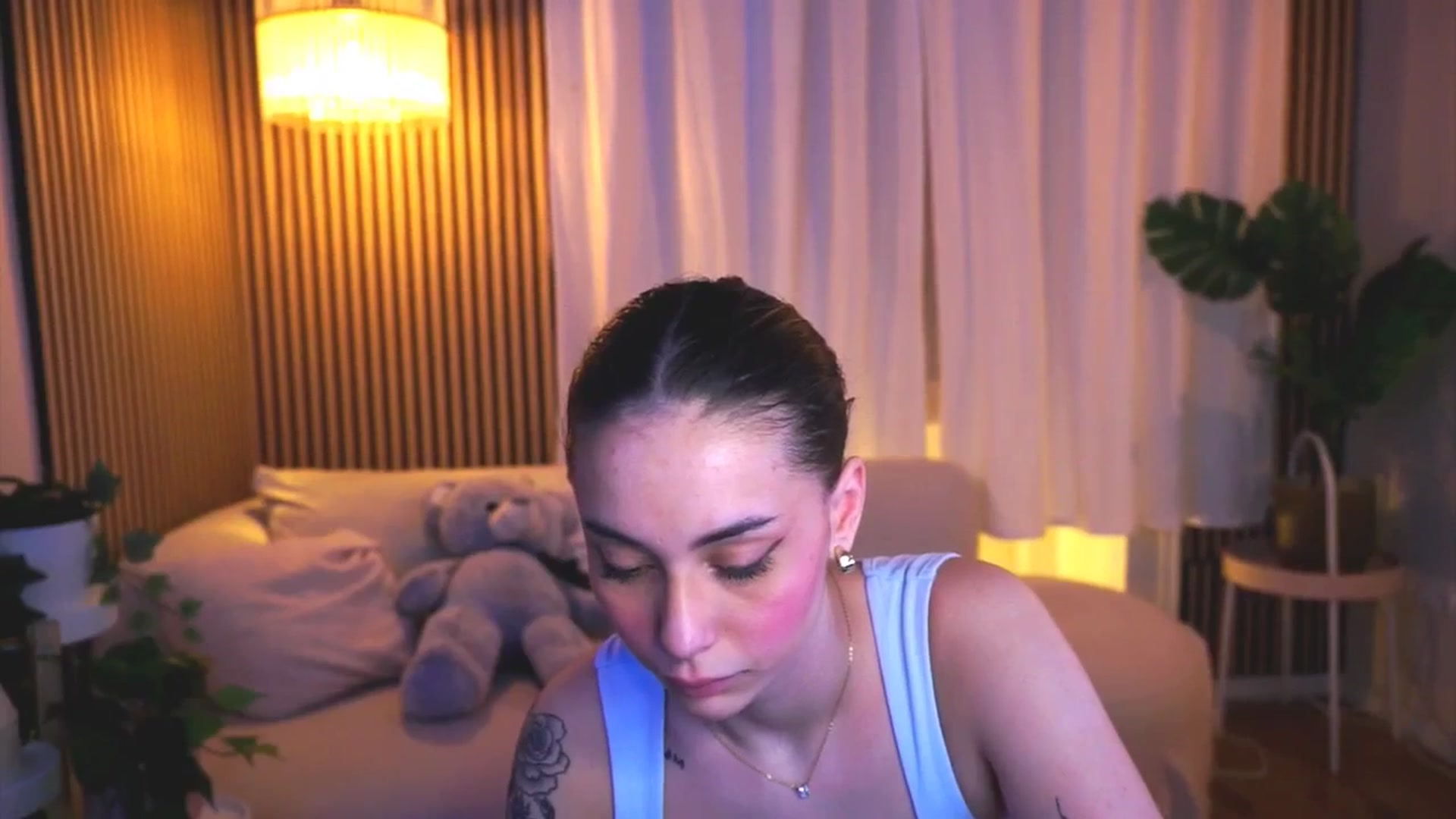 Gallery image thumbnail from Naomii18's myfreecams stream on, 03/23/2025, 22:25 image 14 of 20