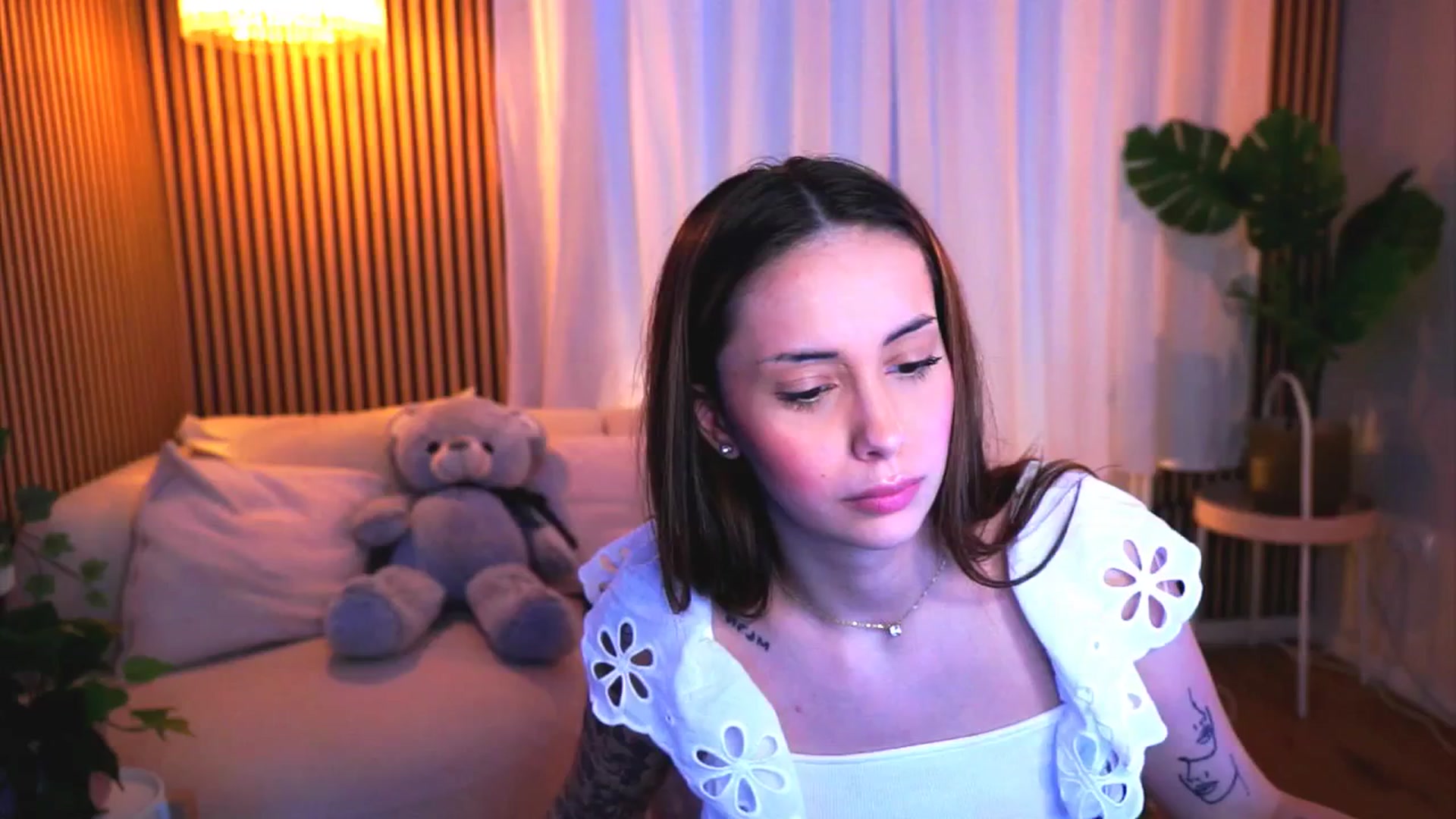 Gallery image thumbnail from Naomii18's myfreecams stream on, 03/24/2025, 16:28 image 5 of 20