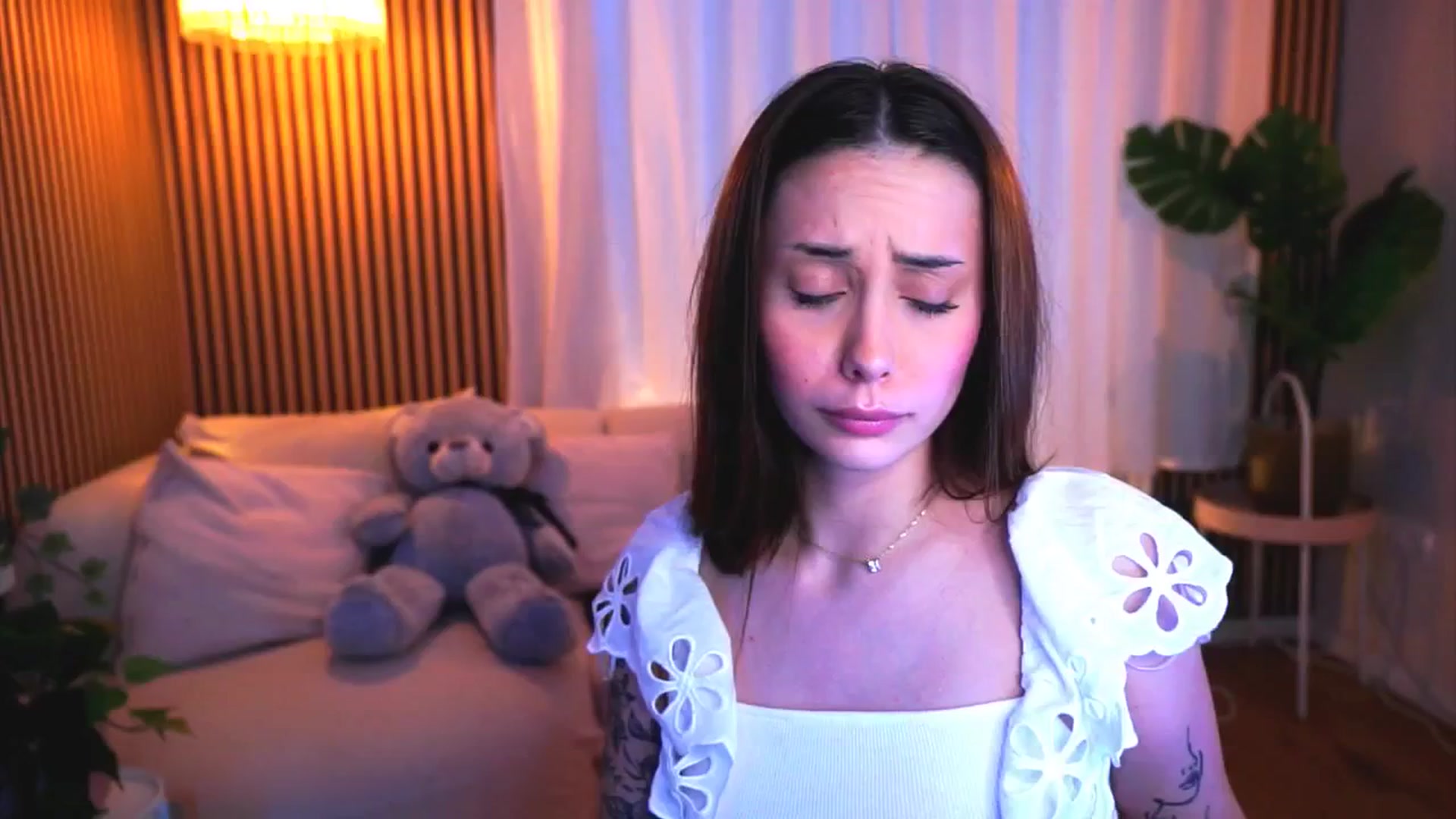 Gallery image thumbnail from Naomii18's myfreecams stream on, 03/24/2025, 16:28 image 4 of 20