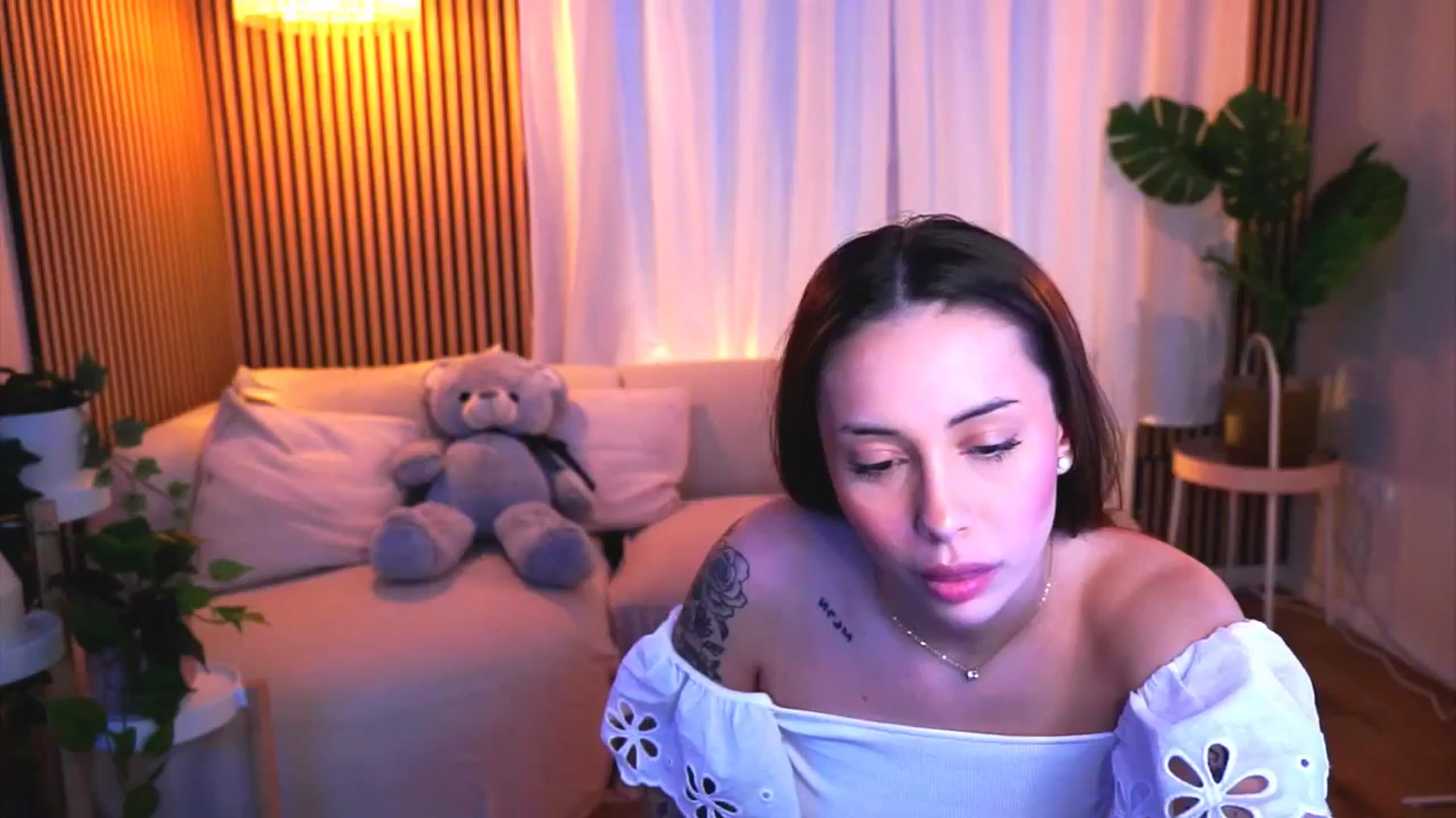 Gallery image thumbnail from Naomii18's myfreecams stream on, 03/24/2025, 16:28 image 10 of 20