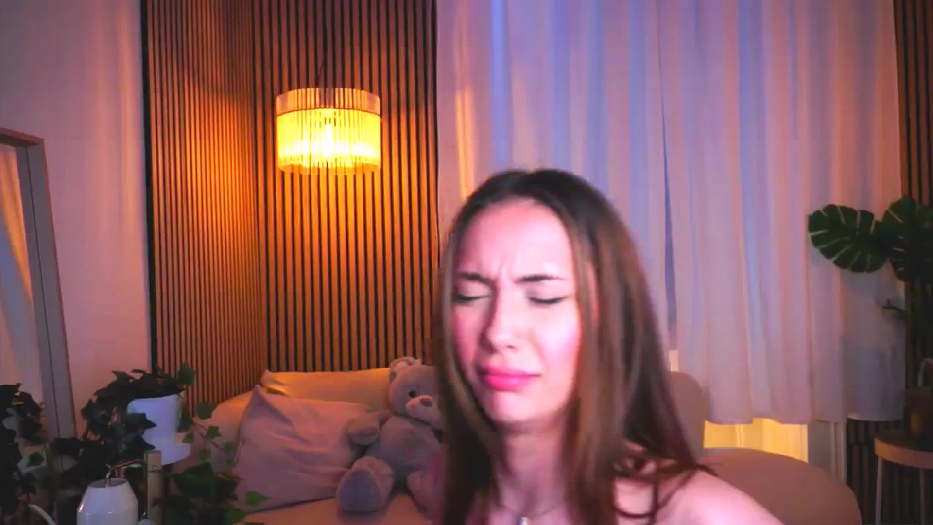 Gallery image thumbnail from Naomii18's myfreecams stream on, 03/25/2025, 14:42 image 15 of 20