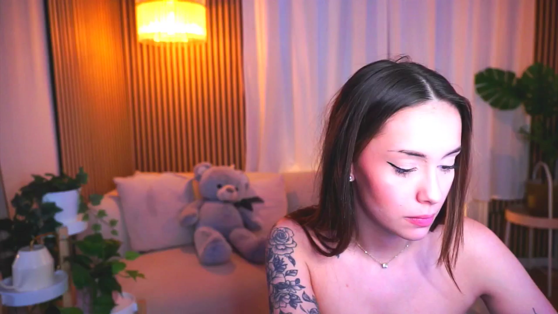 Gallery image thumbnail from Naomii18's myfreecams stream on, 03/25/2025, 18:29 image 1 of 20
