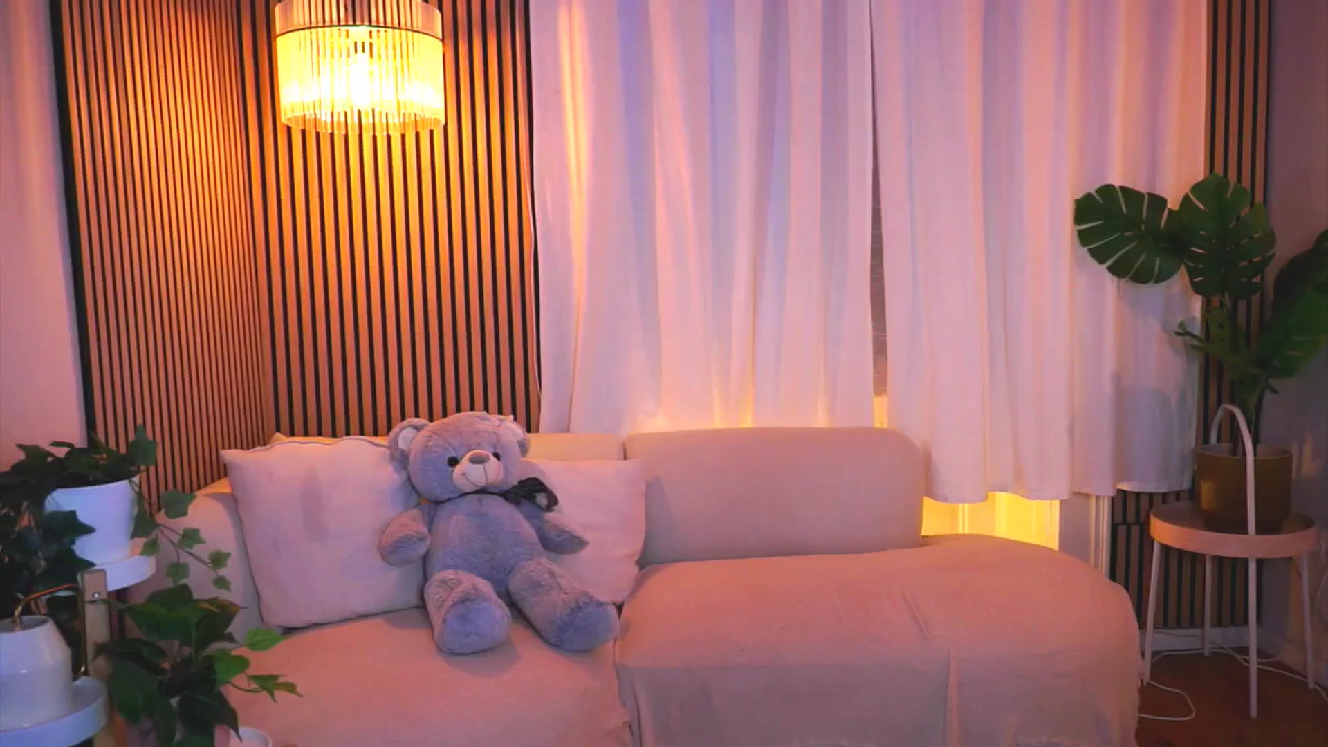 Gallery image thumbnail from Naomii18's myfreecams stream on, 03/25/2025, 18:29 image 9 of 20