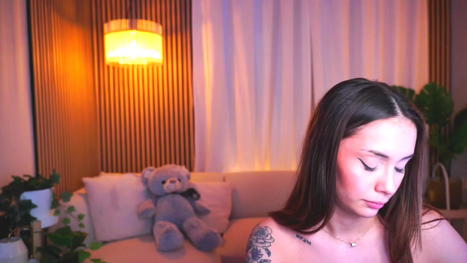 Gallery image thumbnail from Naomii18's myfreecams stream on, 03/25/2025, 18:29 image 8 of 20