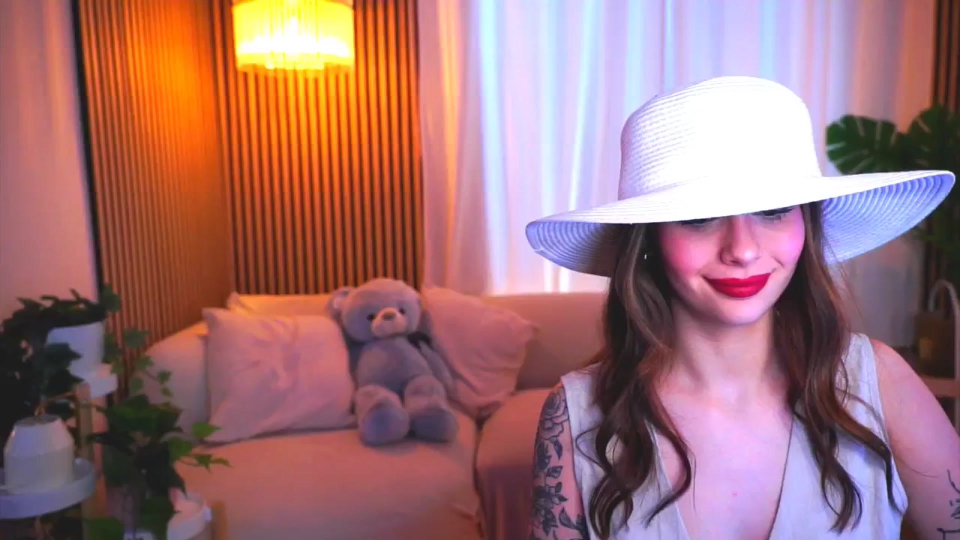 Gallery image thumbnail from Naomii18's myfreecams stream on, 03/26/2025, 13:15 image 12 of 20