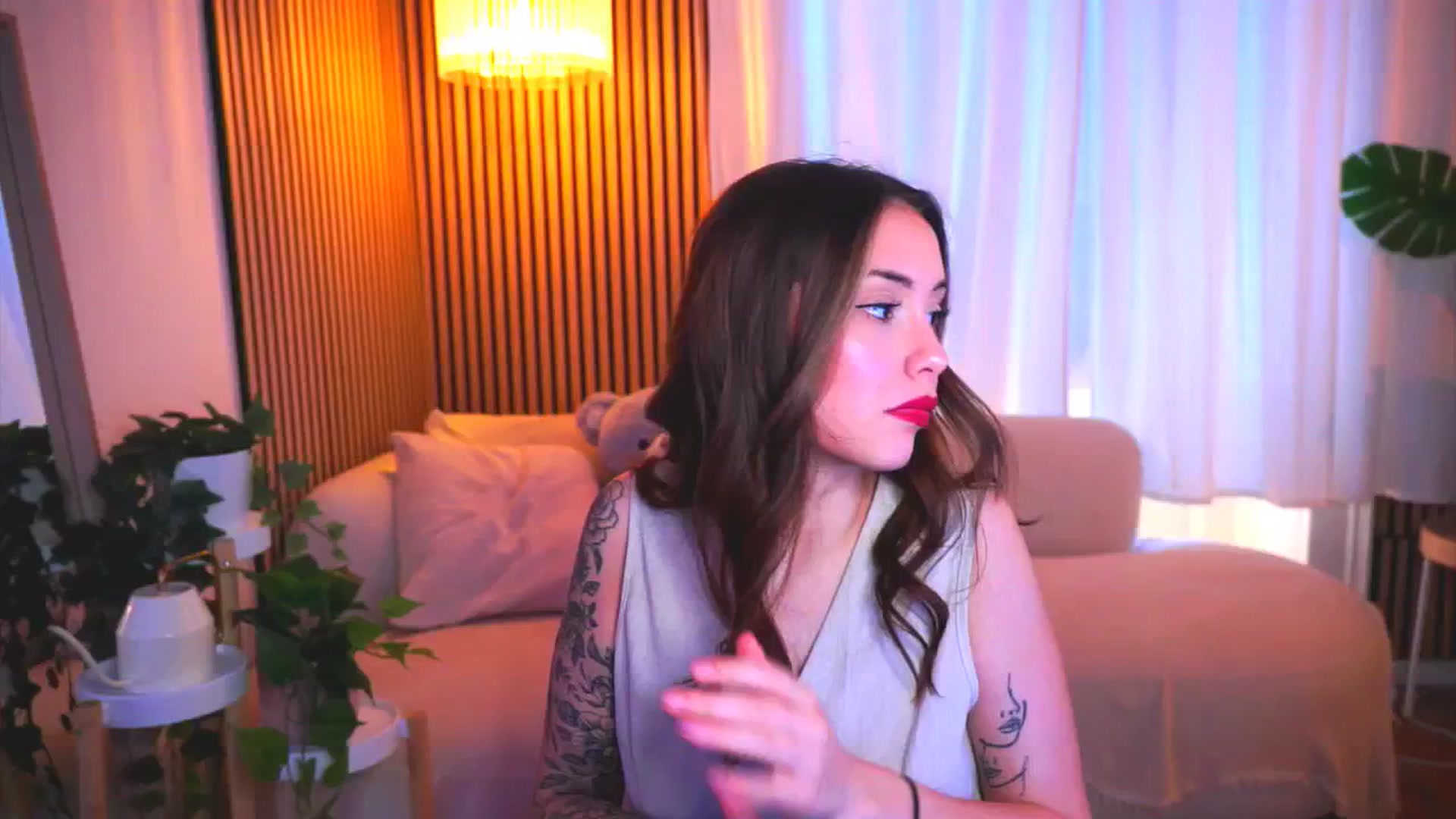 Gallery image thumbnail from Naomii18's myfreecams stream on, 03/26/2025, 13:15 image 1 of 20
