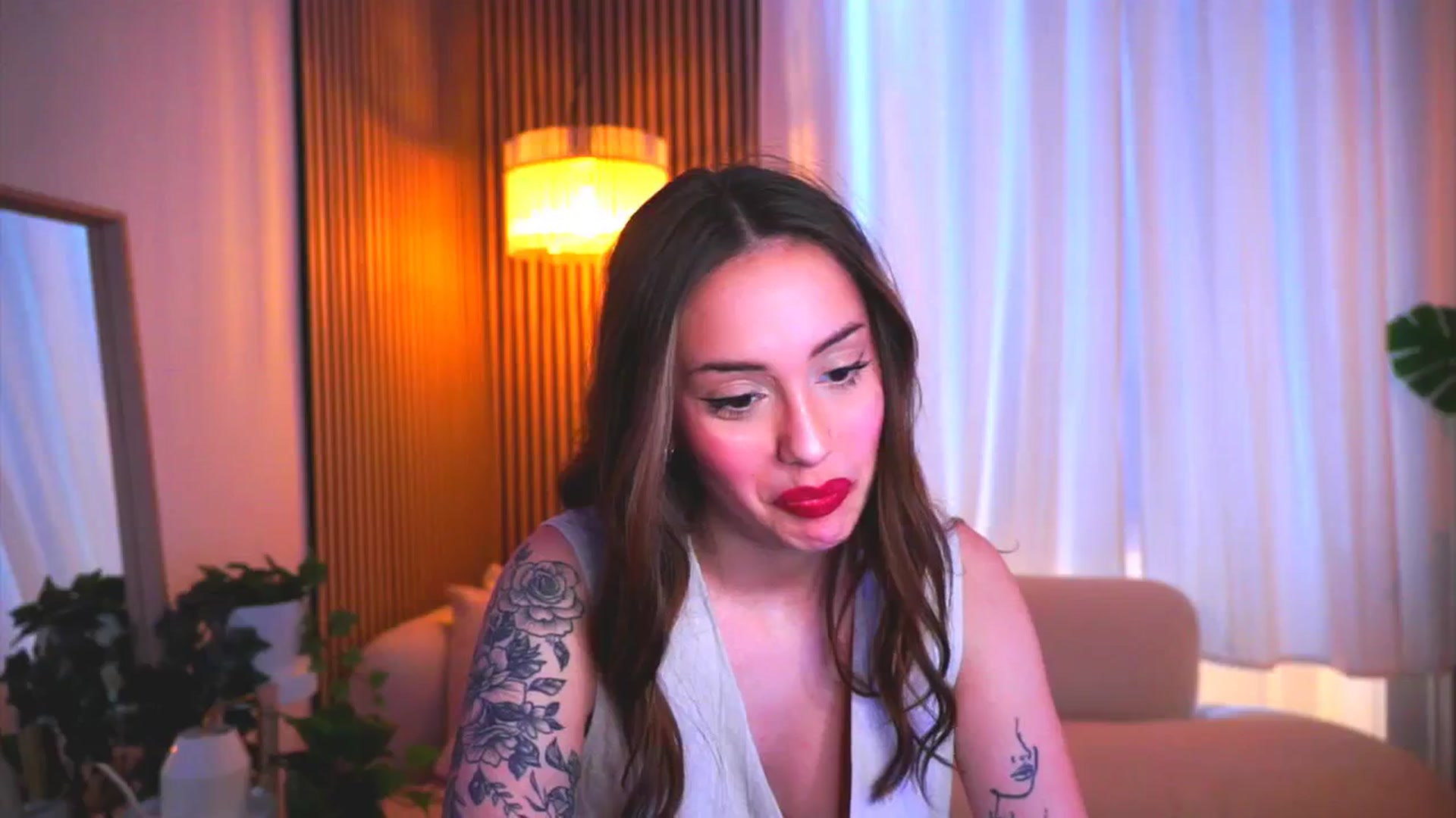 Gallery image thumbnail from Naomii18's myfreecams stream on, 03/26/2025, 13:15 image 17 of 20