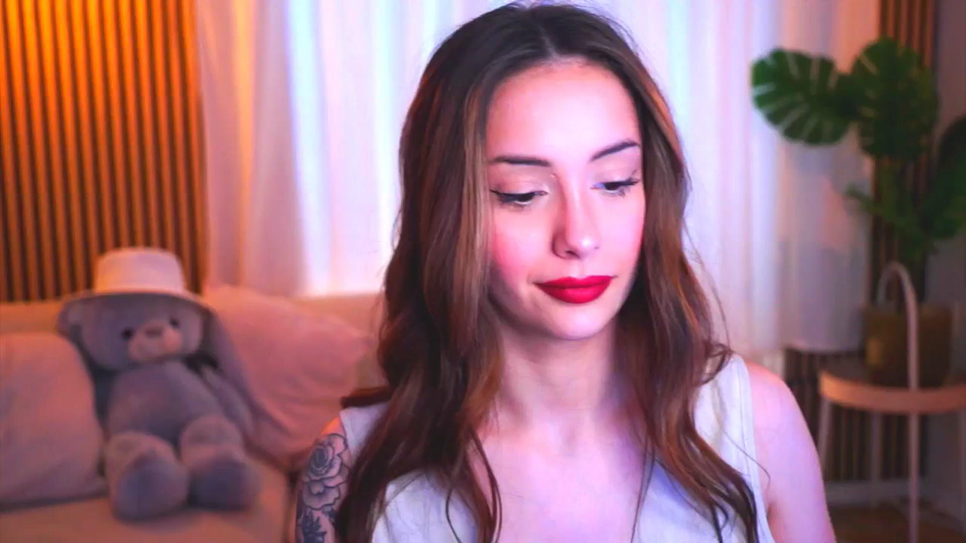 Gallery image thumbnail from Naomii18's myfreecams stream on, 03/26/2025, 13:15 image 11 of 20