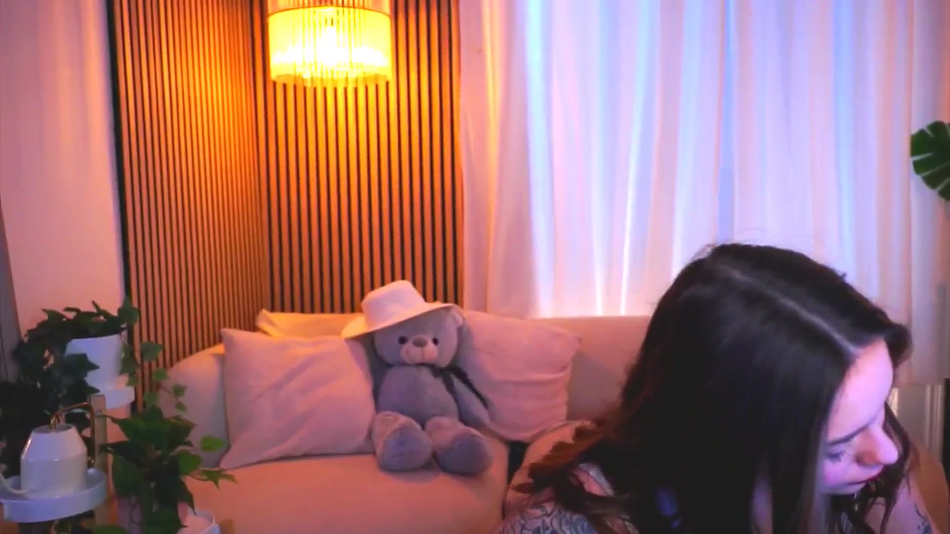 Gallery image thumbnail from Naomii18's myfreecams stream on, 03/26/2025, 14:31 image 5 of 20