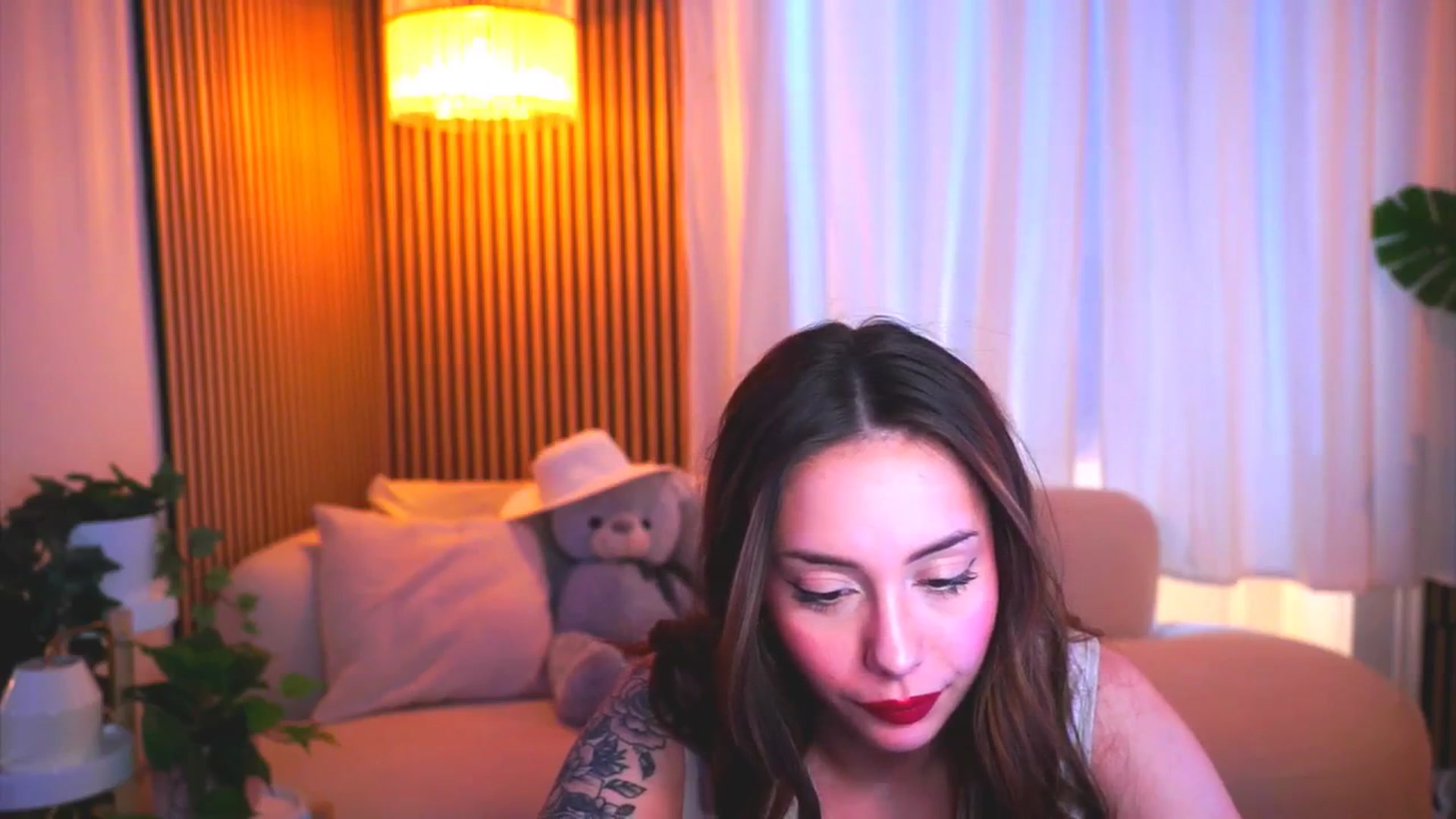 Gallery image thumbnail from Naomii18's myfreecams stream on, 03/26/2025, 14:31 image 4 of 20