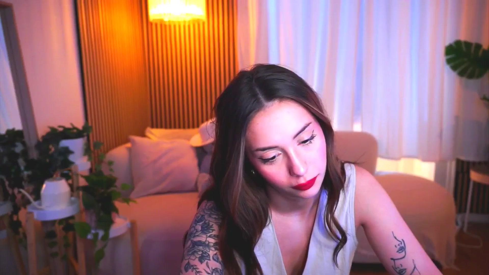 Gallery image thumbnail from Naomii18's myfreecams stream on, 03/26/2025, 14:31 image 12 of 20