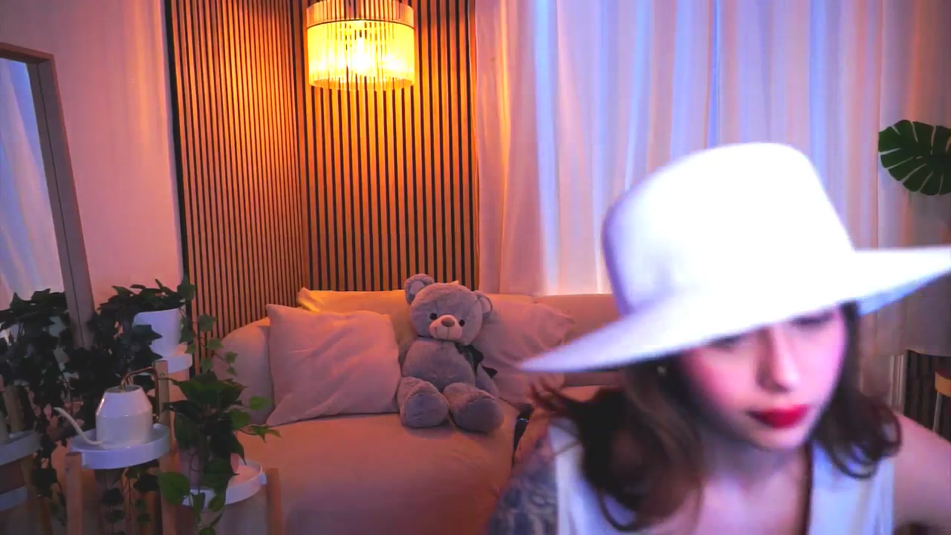 Gallery image thumbnail from Naomii18's myfreecams stream on, 03/26/2025, 14:31 image 16 of 20