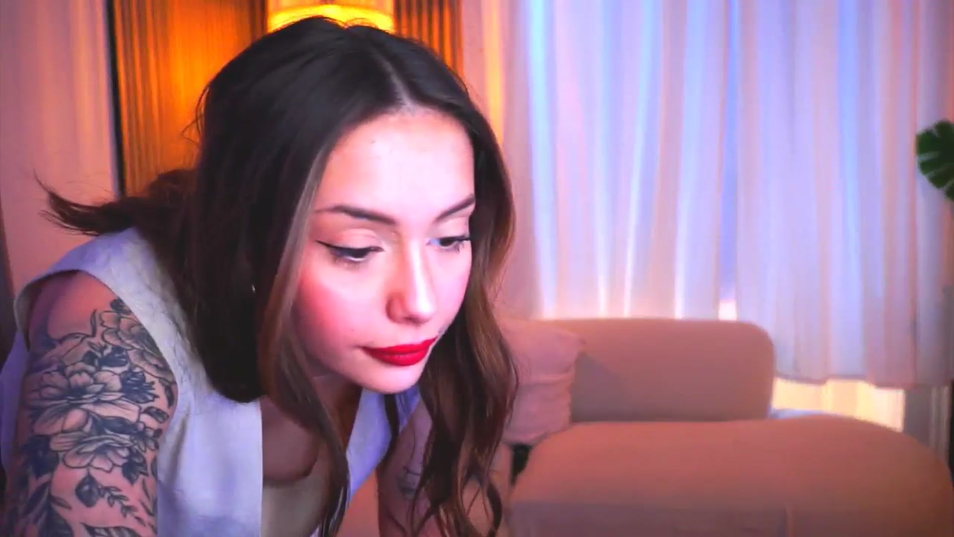 Gallery image thumbnail from Naomii18's myfreecams stream on, 03/26/2025, 14:31 image 6 of 20