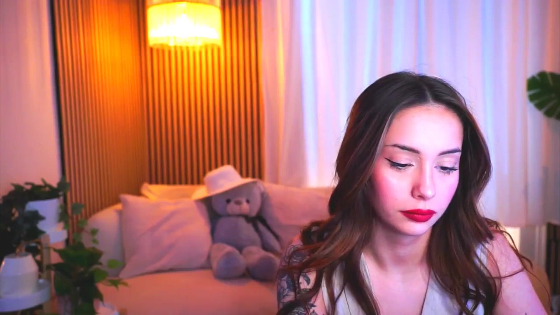 Gallery image thumbnail from Naomii18's myfreecams stream on, 03/26/2025, 14:31 image 3 of 20