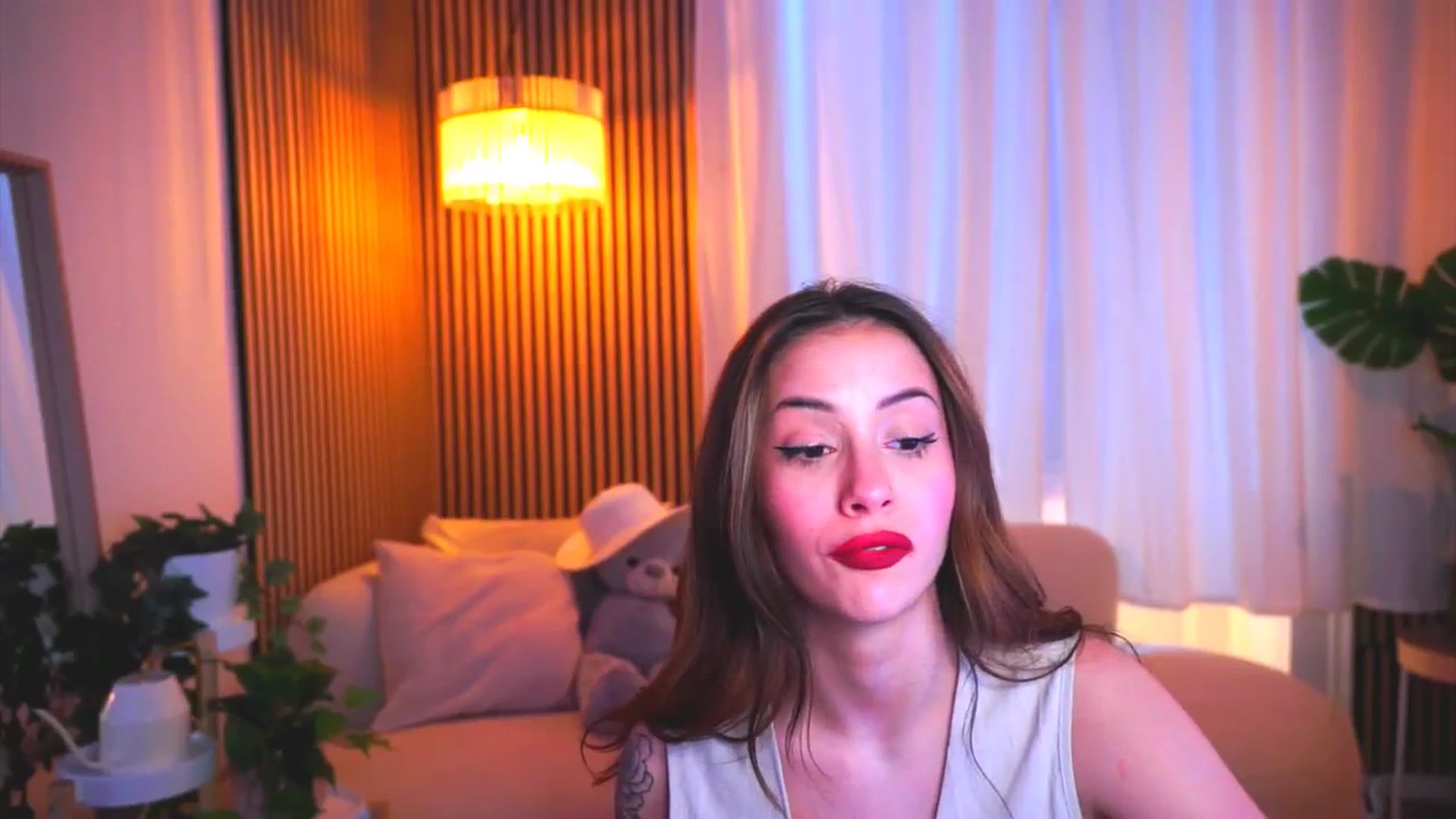 Gallery image thumbnail from Naomii18's myfreecams stream on, 03/26/2025, 14:31 image 19 of 20