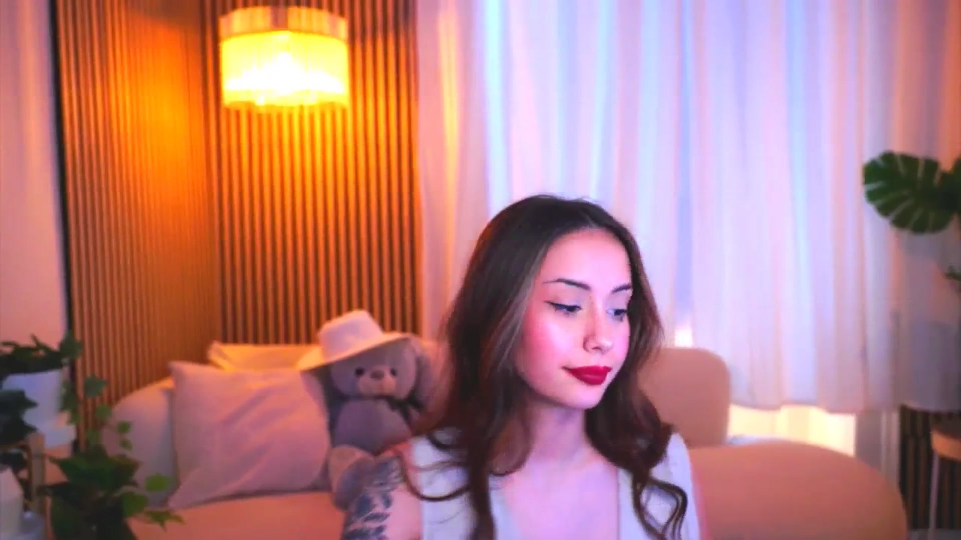 Gallery image thumbnail from Naomii18's myfreecams stream on, 03/26/2025, 14:31 image 2 of 20