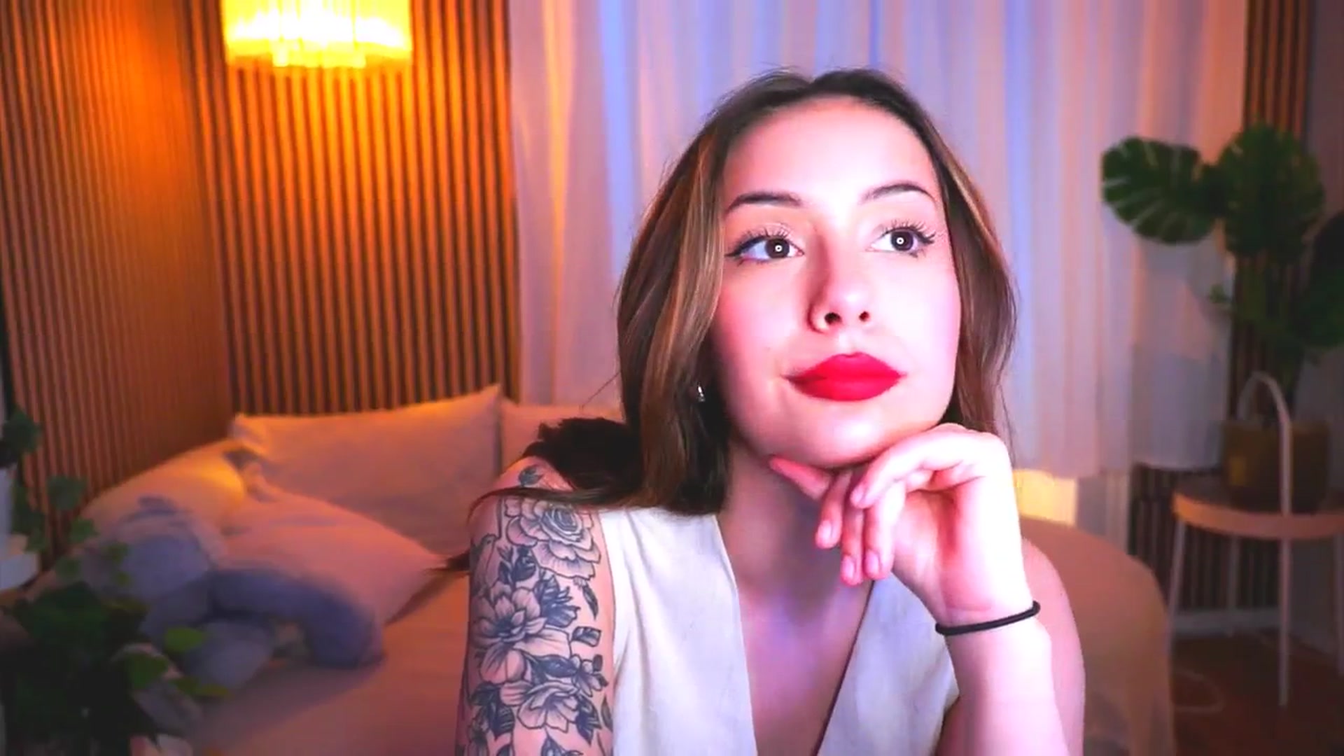 Gallery image thumbnail from Naomii18's myfreecams stream on, 03/26/2025, 16:01 image 4 of 20