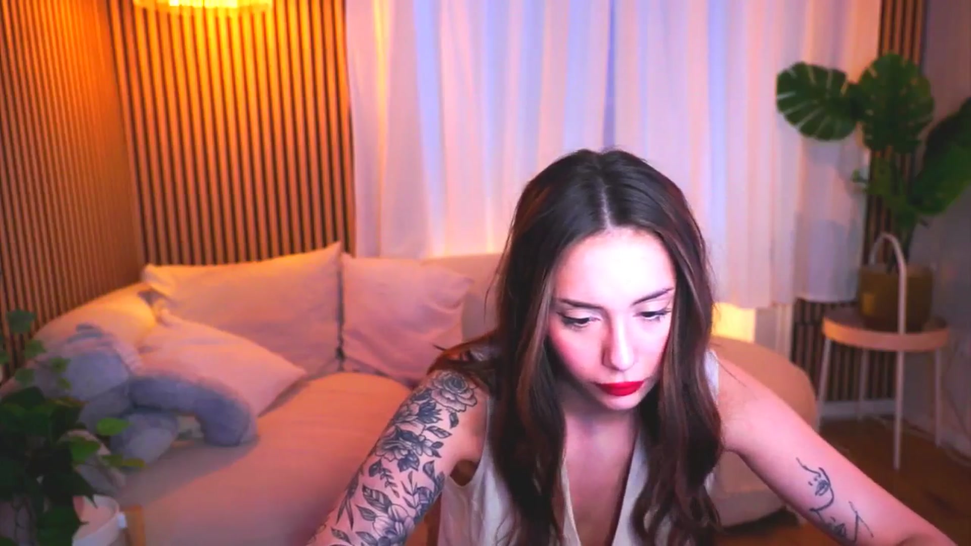 Gallery image thumbnail from Naomii18's myfreecams stream on, 03/26/2025, 16:01 image 15 of 20