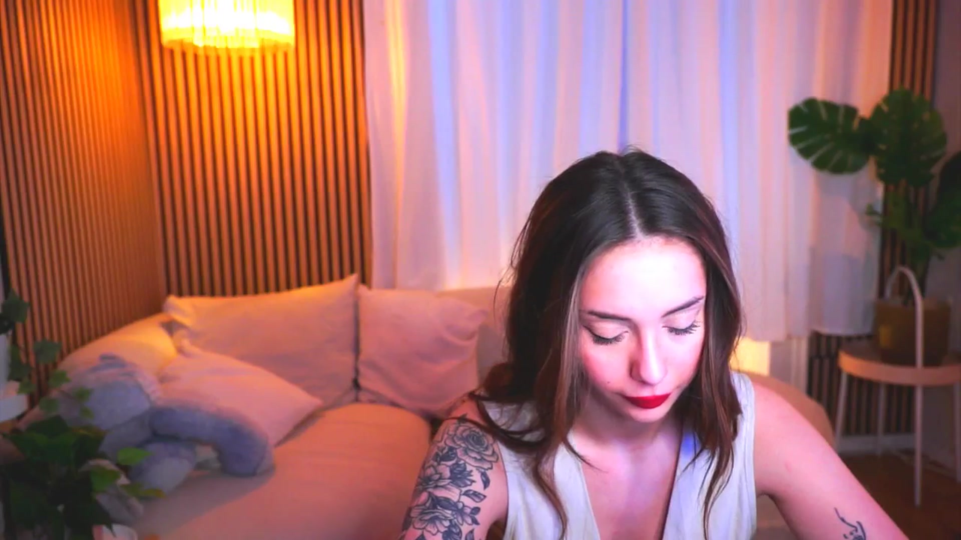 Gallery image thumbnail from Naomii18's myfreecams stream on, 03/26/2025, 16:01 image 7 of 20
