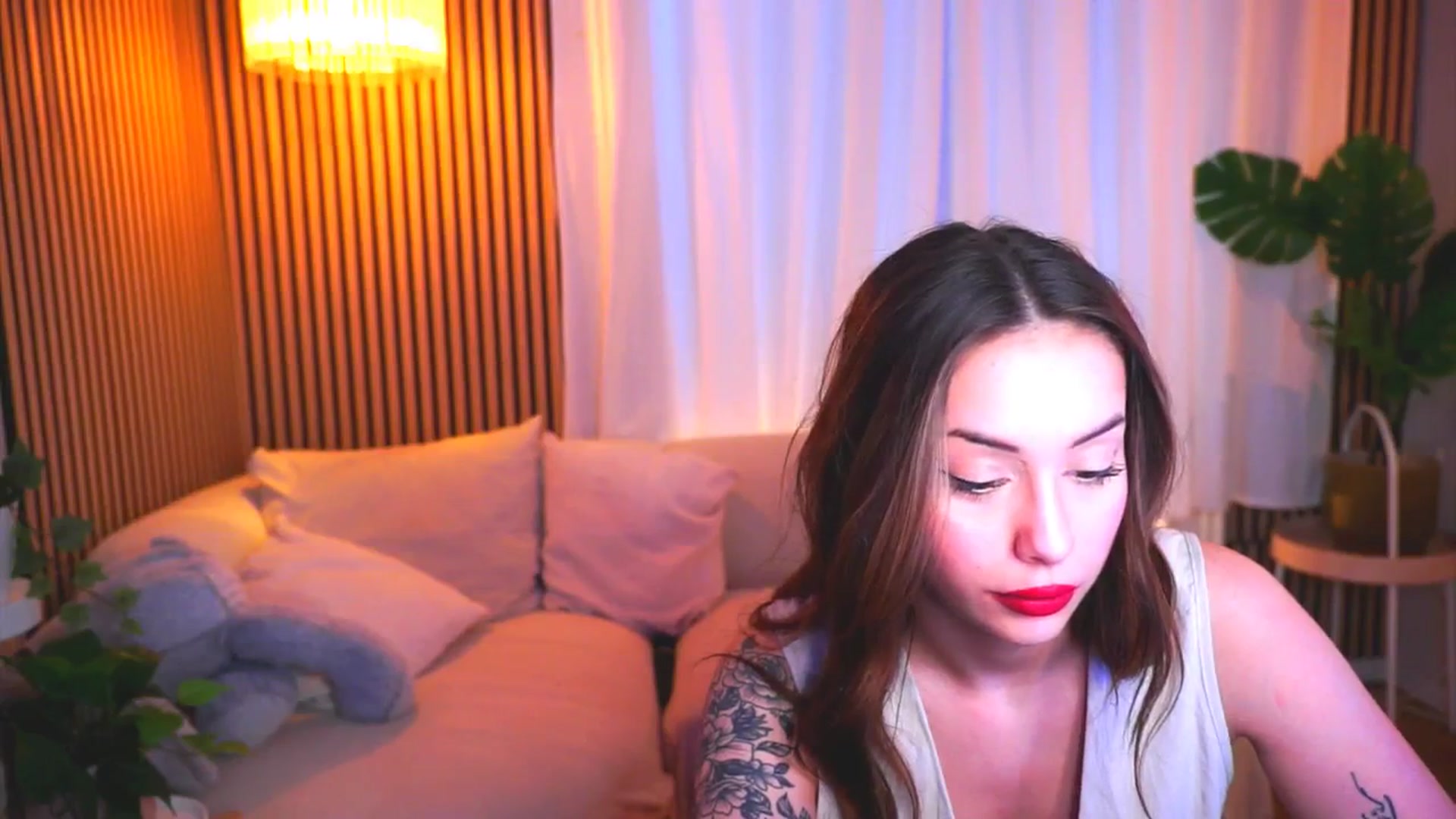 Gallery image thumbnail from Naomii18's myfreecams stream on, 03/26/2025, 16:01 image 5 of 20