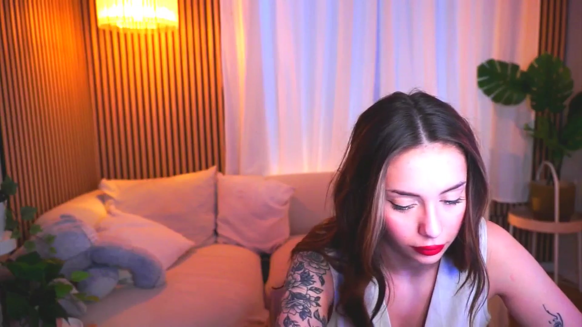 Gallery image thumbnail from Naomii18's myfreecams stream on, 03/26/2025, 16:01 image 6 of 20