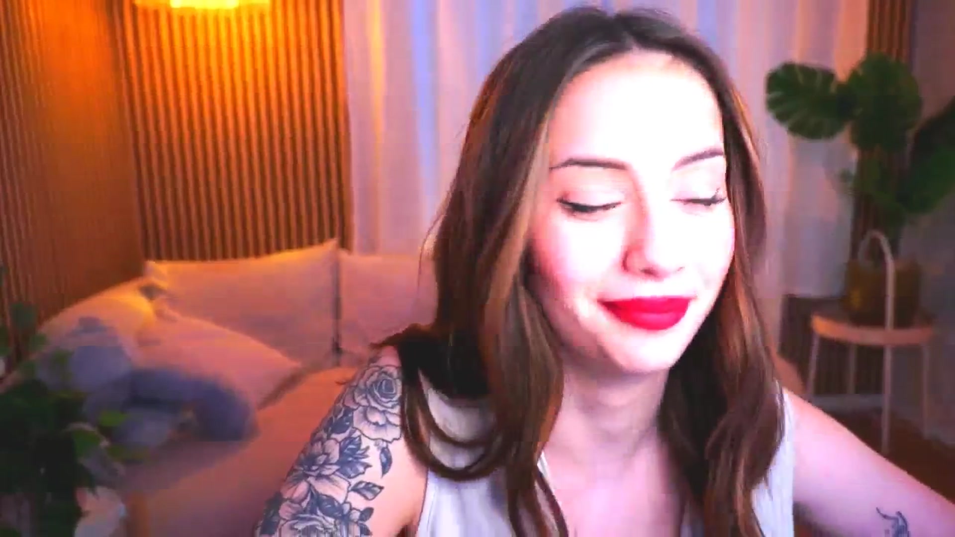 Gallery image thumbnail from Naomii18's myfreecams stream on, 03/26/2025, 16:01 image 18 of 20