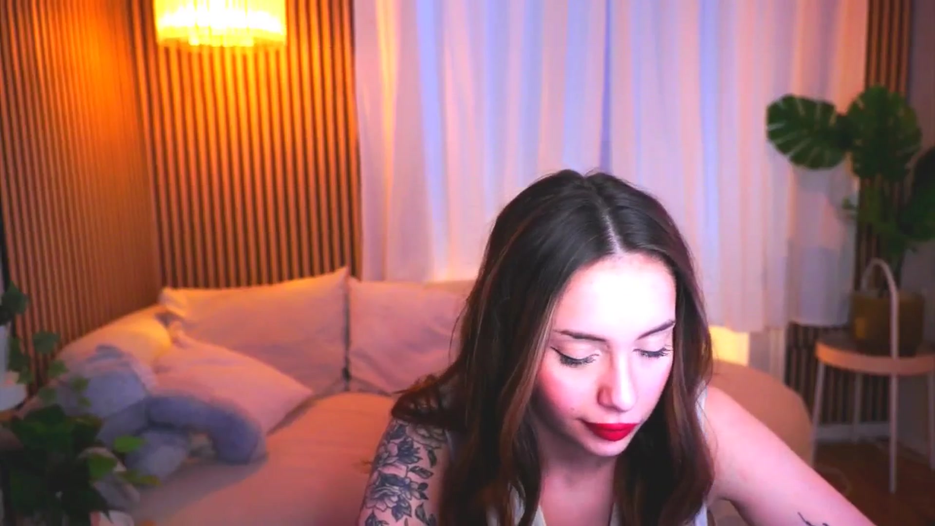 Gallery image thumbnail from Naomii18's myfreecams stream on, 03/26/2025, 16:01 image 12 of 20