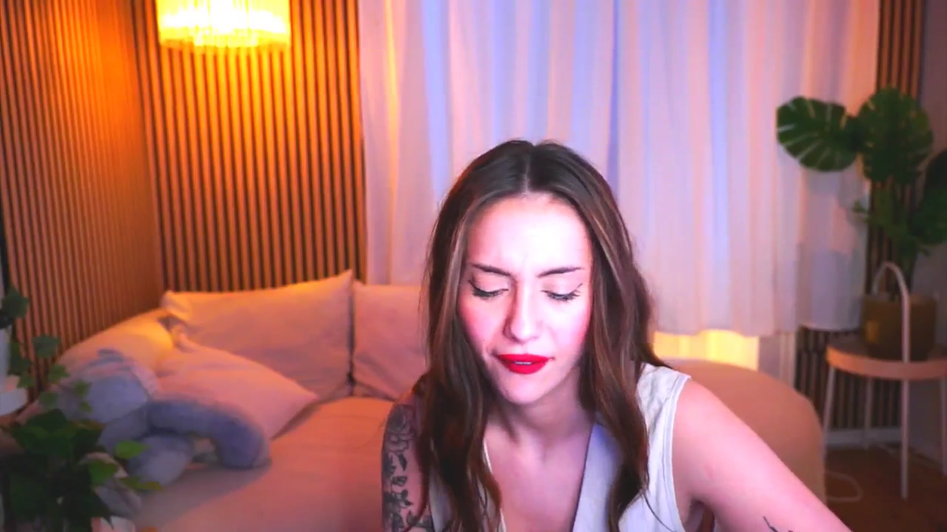 Gallery image thumbnail from Naomii18's myfreecams stream on, 03/26/2025, 16:01 image 10 of 20