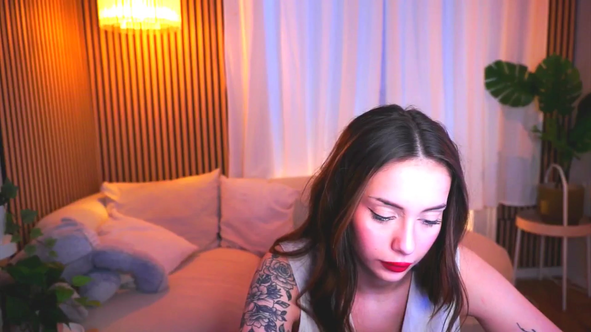 Gallery image thumbnail from Naomii18's myfreecams stream on, 03/26/2025, 16:01 image 8 of 20